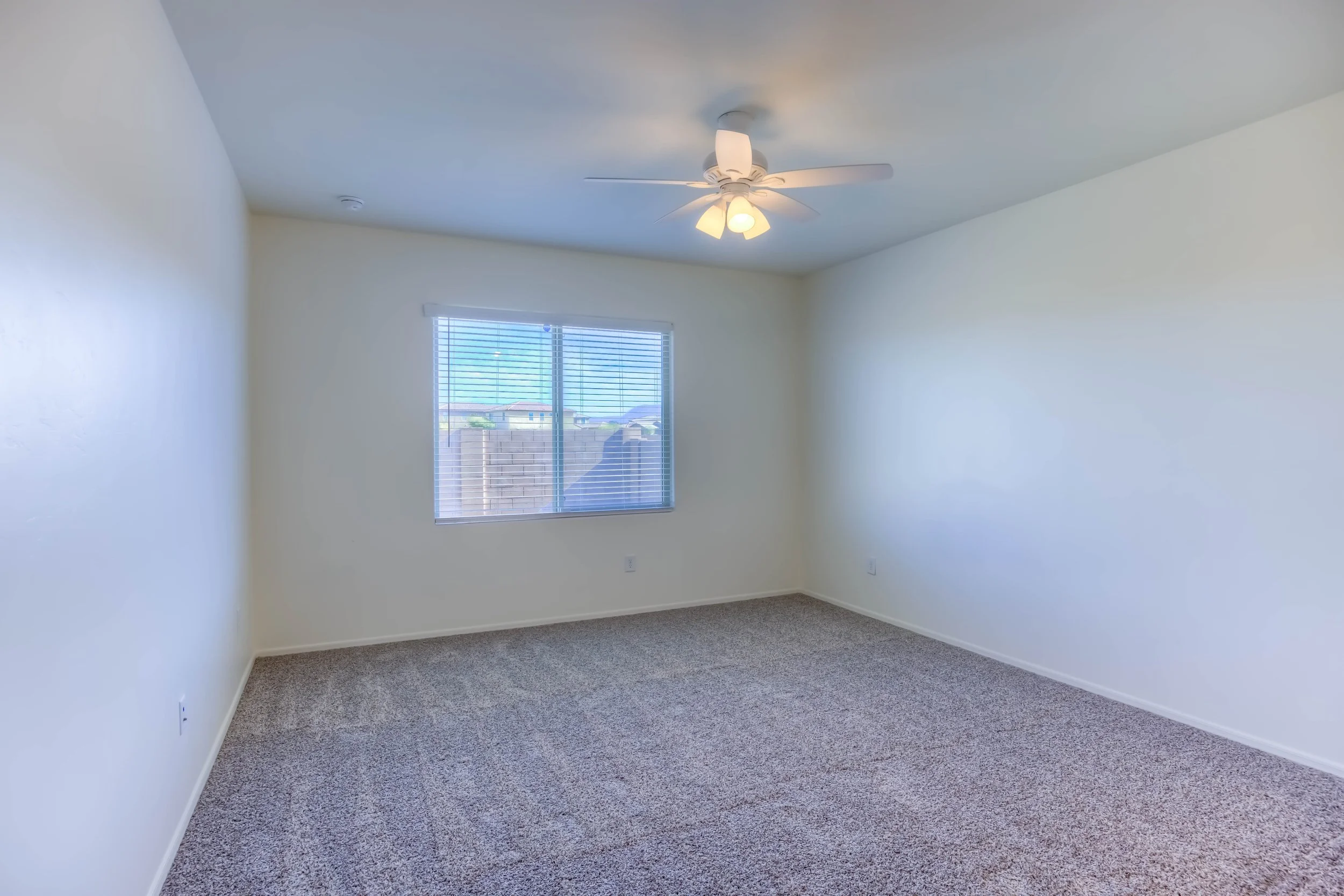 19 Main Bedroom photo a.jpg