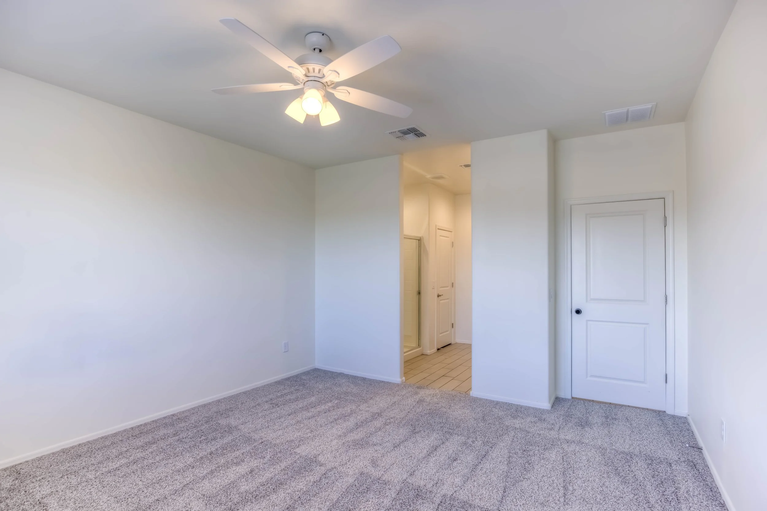 20 Main Bedroom photo .jpg
