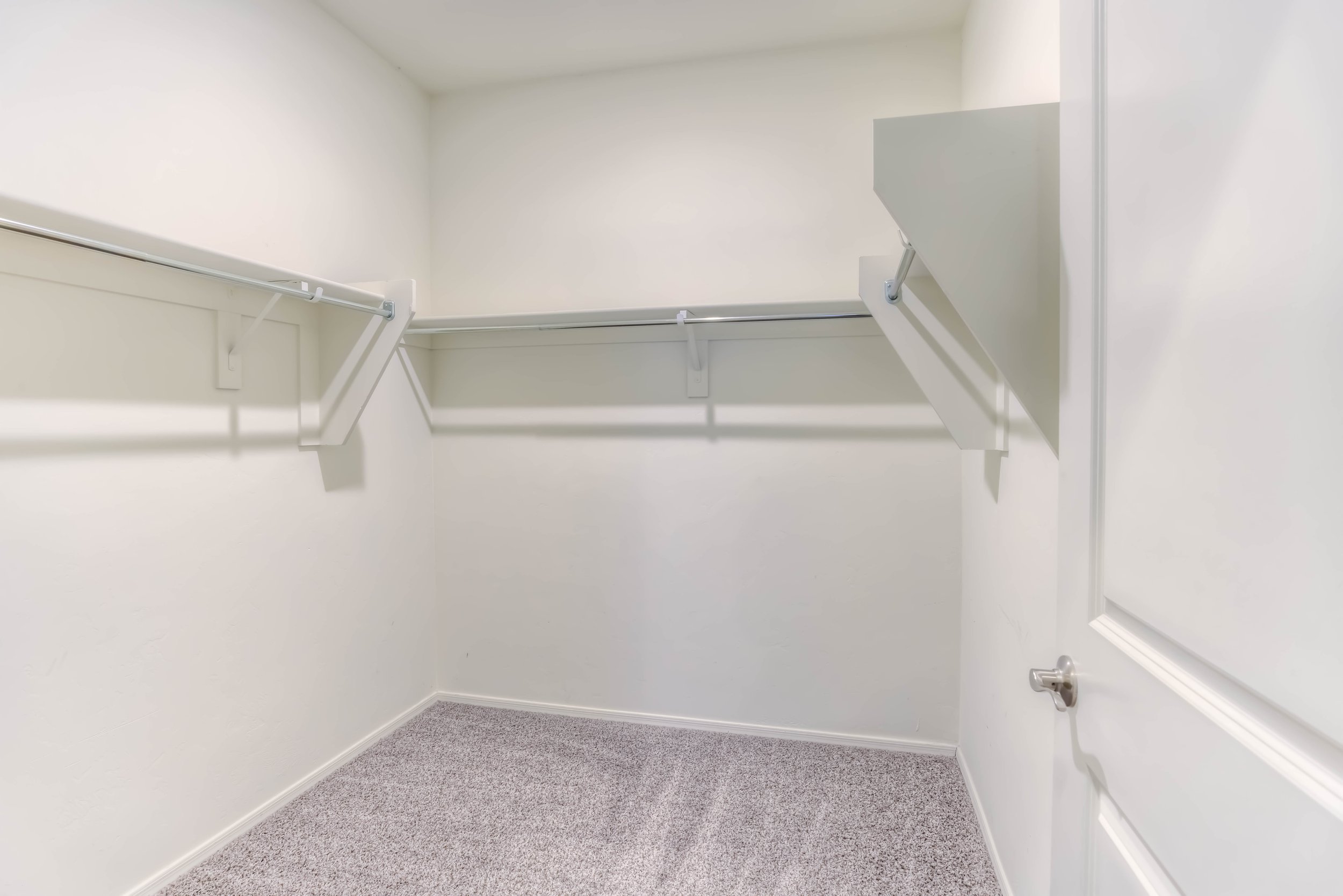 23 Main Bedroom Closet.jpg