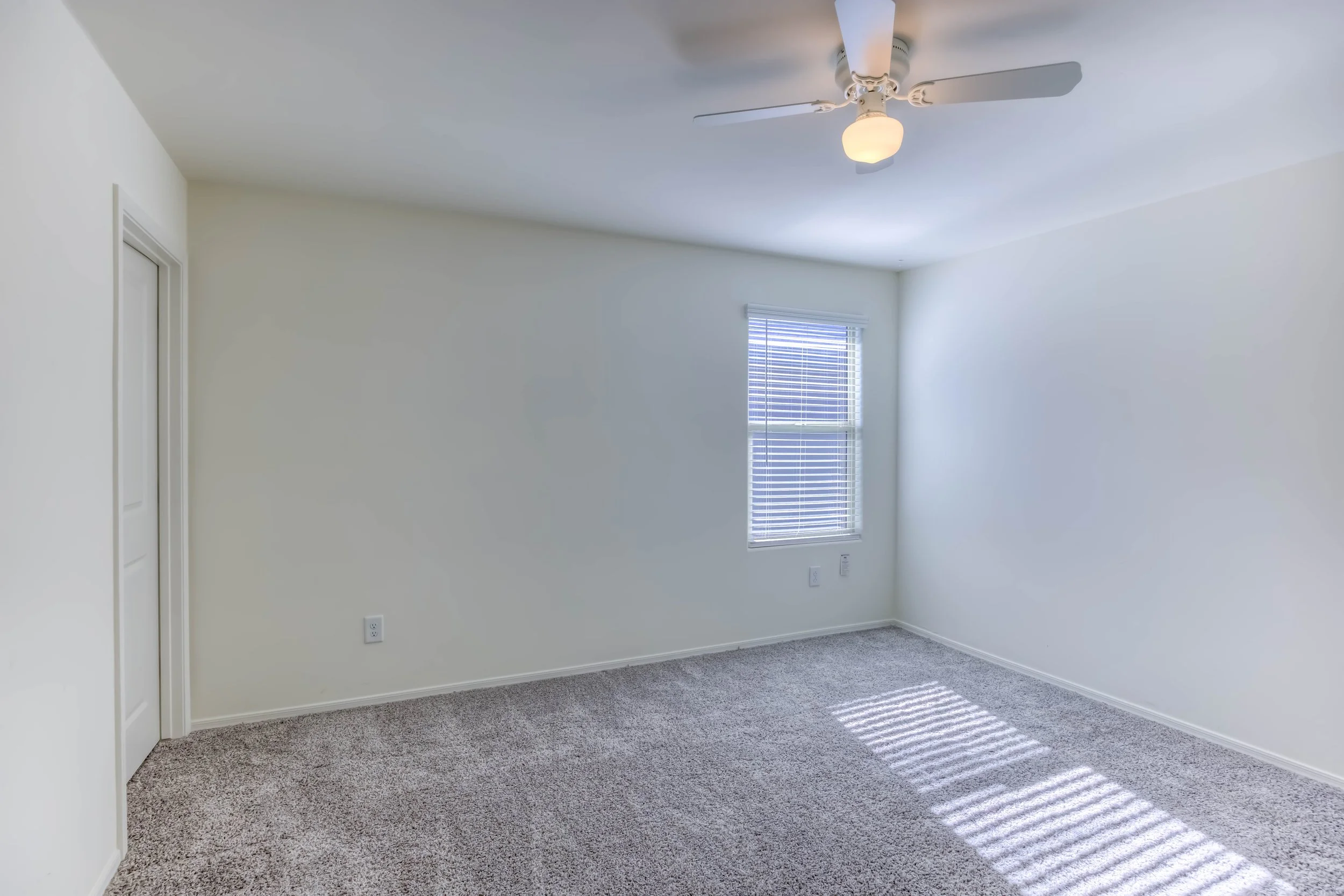 33 Bedroom 2 photo b.jpg