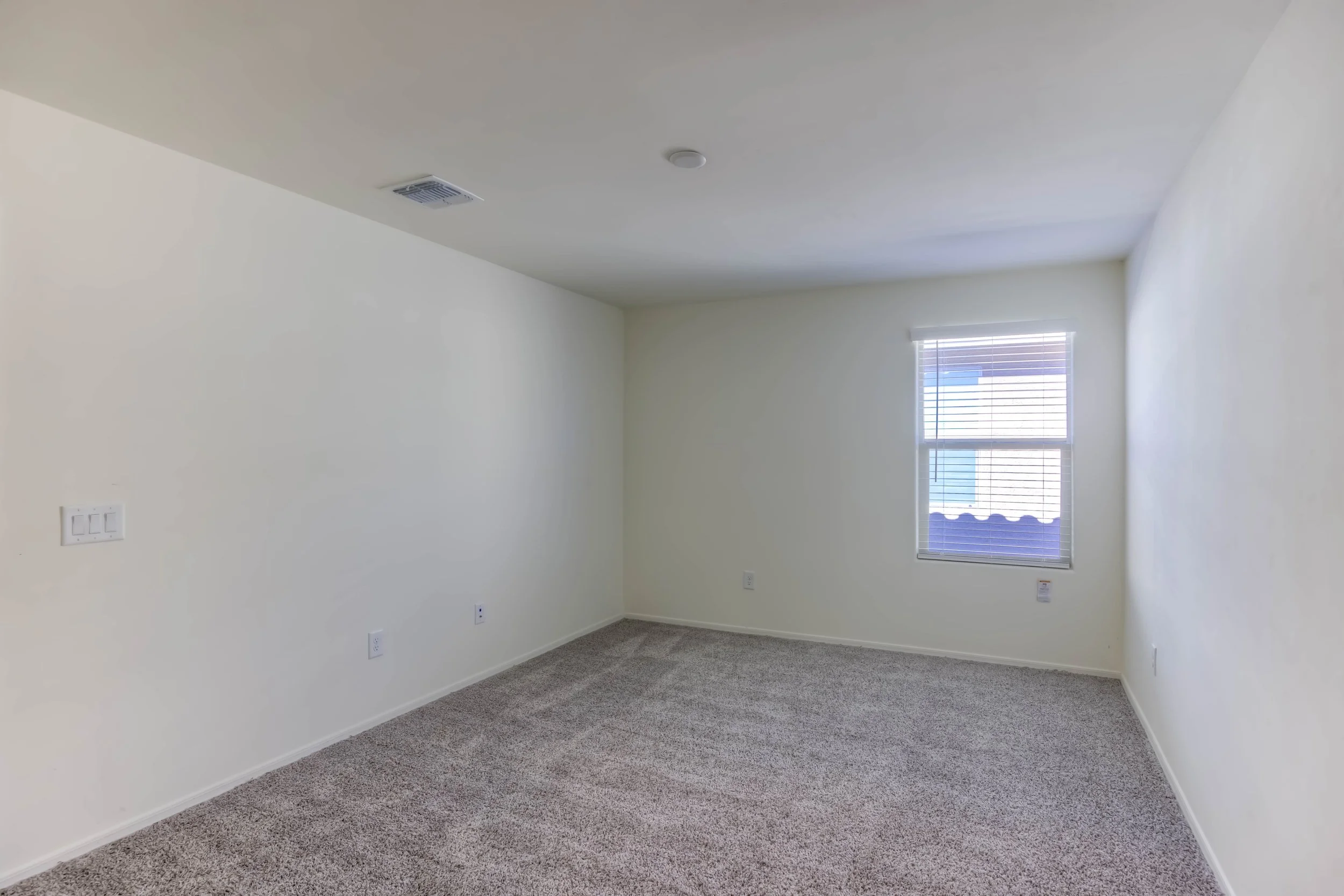 34 Bedroom 3 photo a.jpg