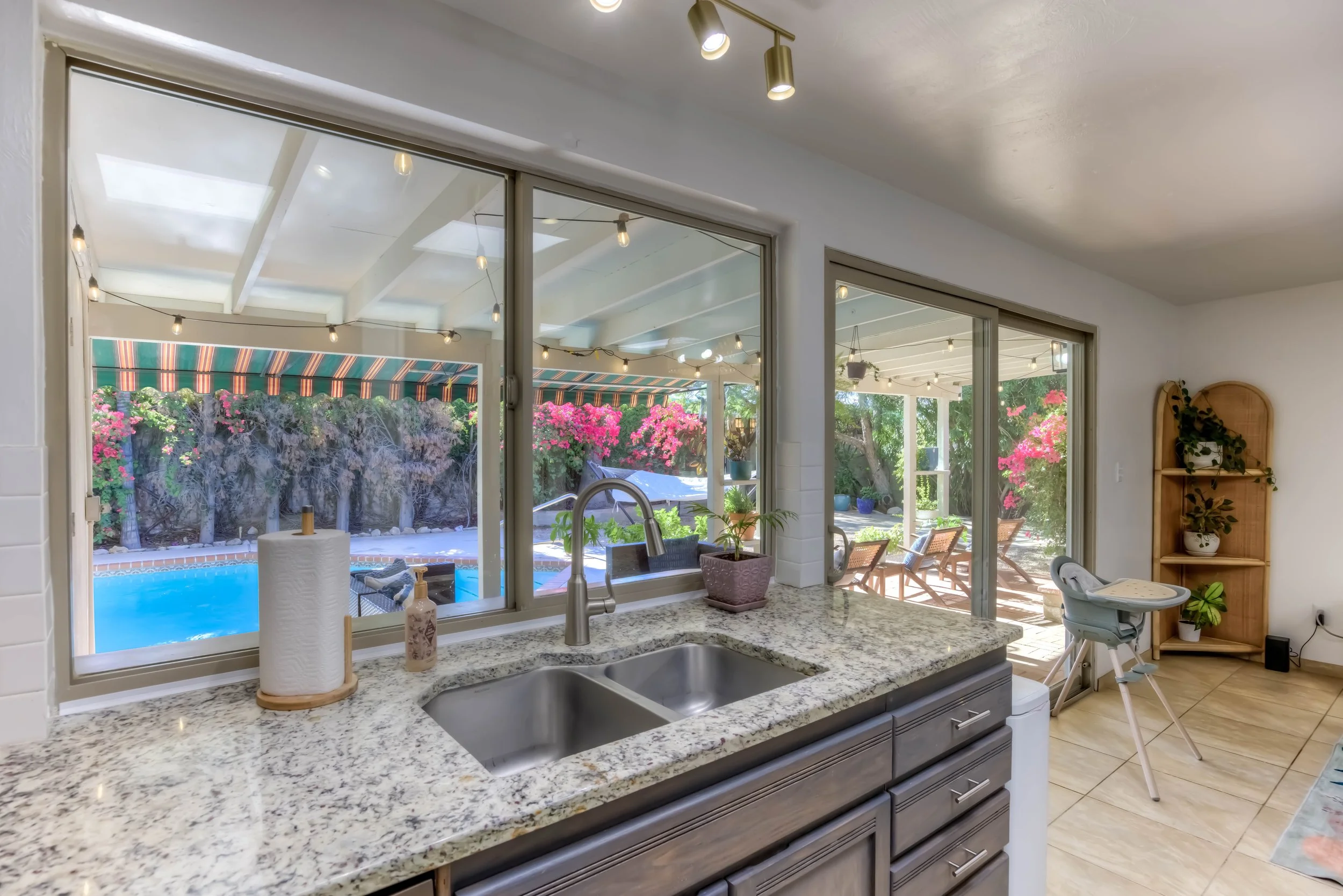 15 Kitchen photo c.jpg