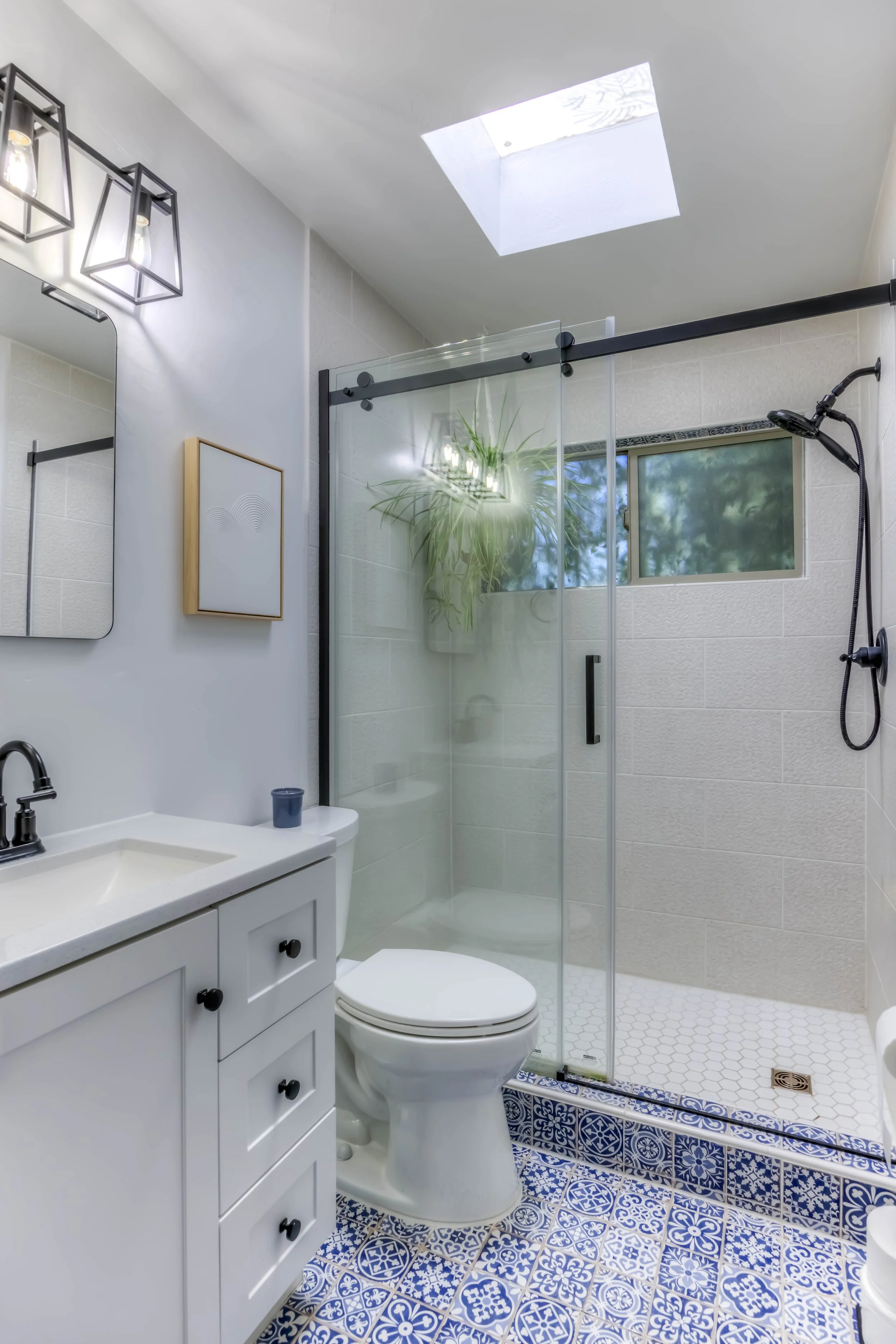 20 Bathroom.jpg