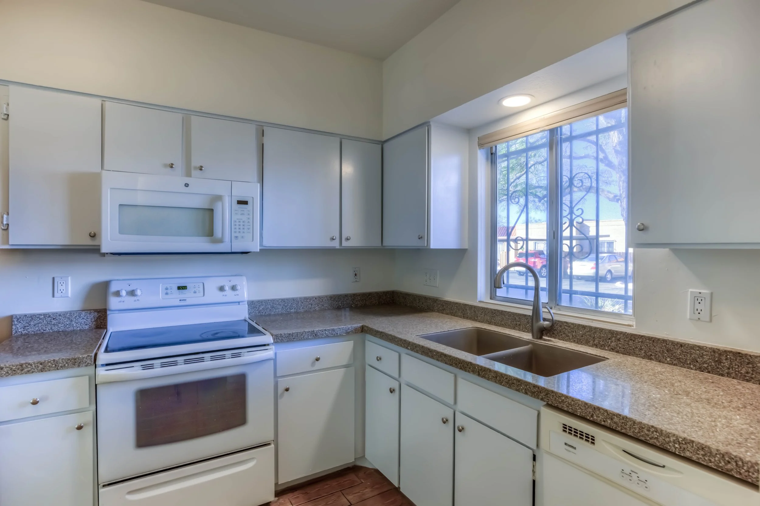 7 Kitchen photo a.jpg
