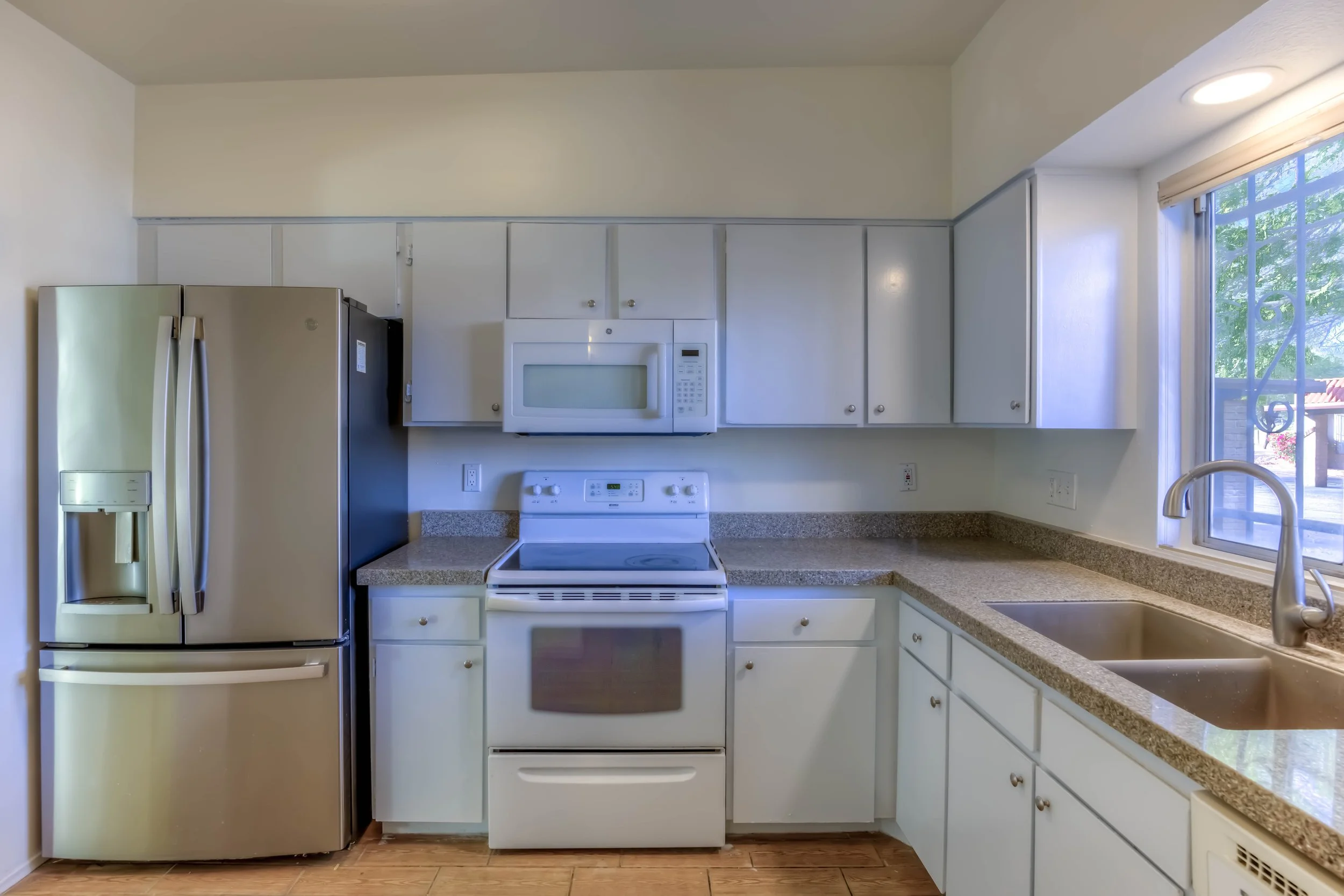 8 Kitchen photo b.jpg
