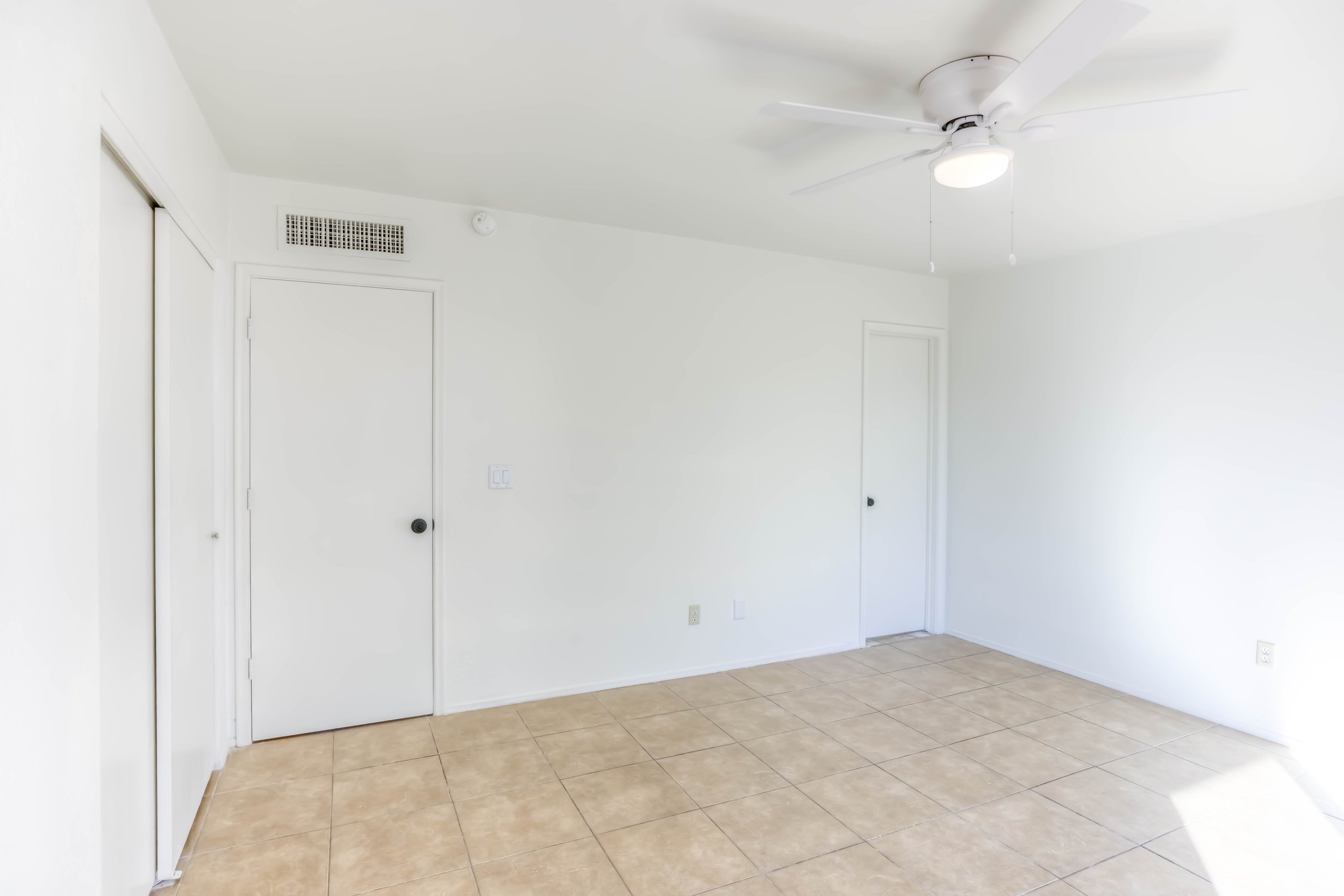 17 Main Bedroom photo b.jpg