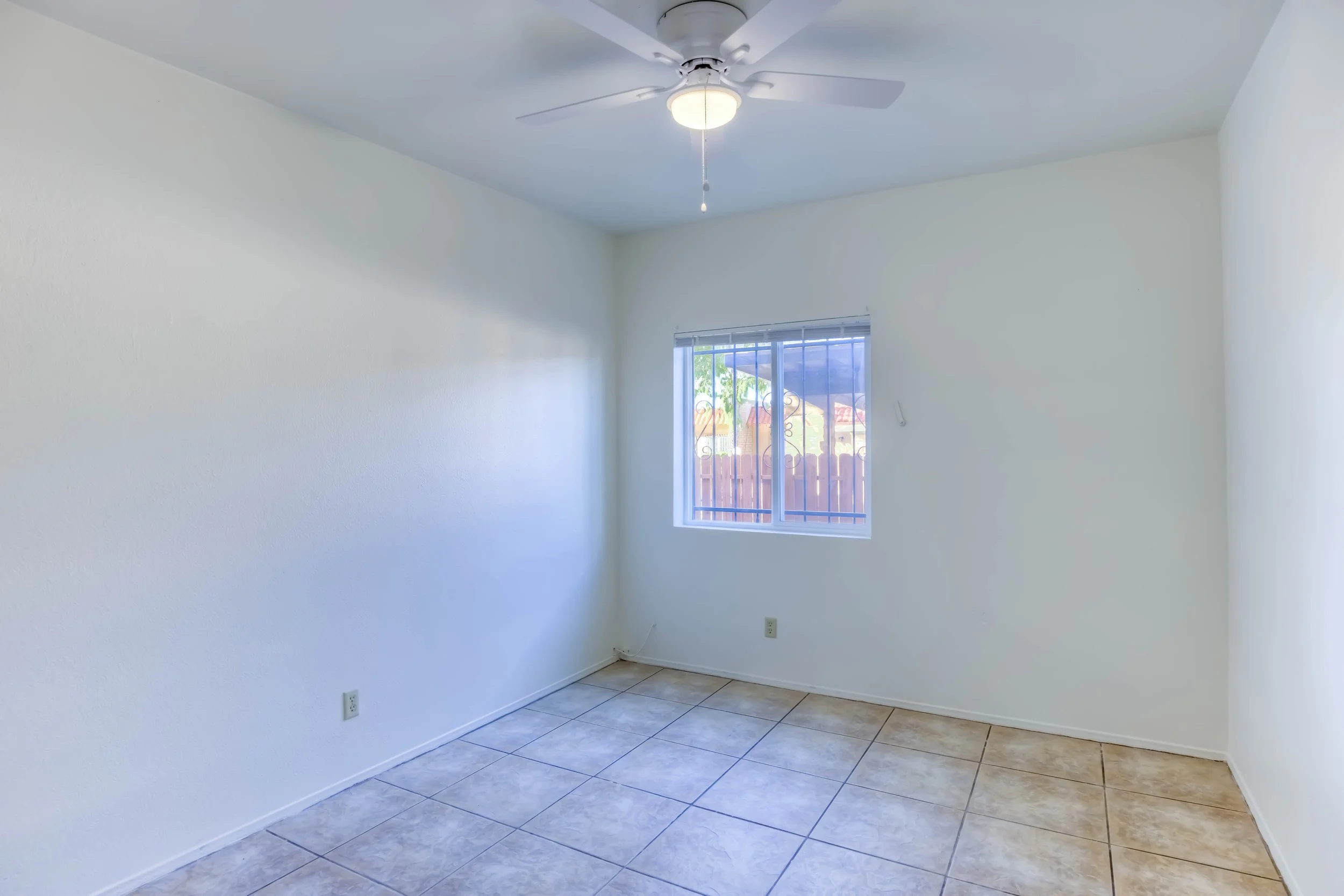 19 Bedroom 1 photo a.jpg