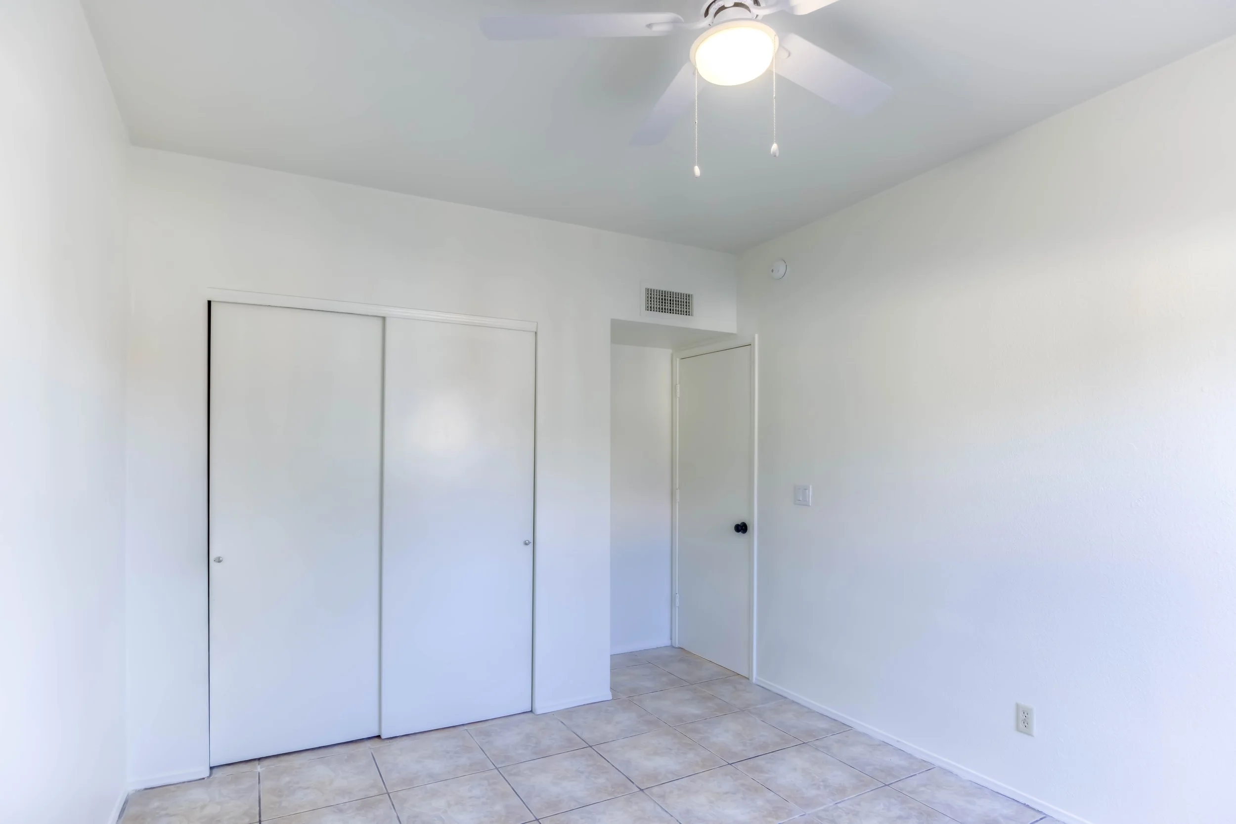 20 Bedroom 1 photo b.jpg