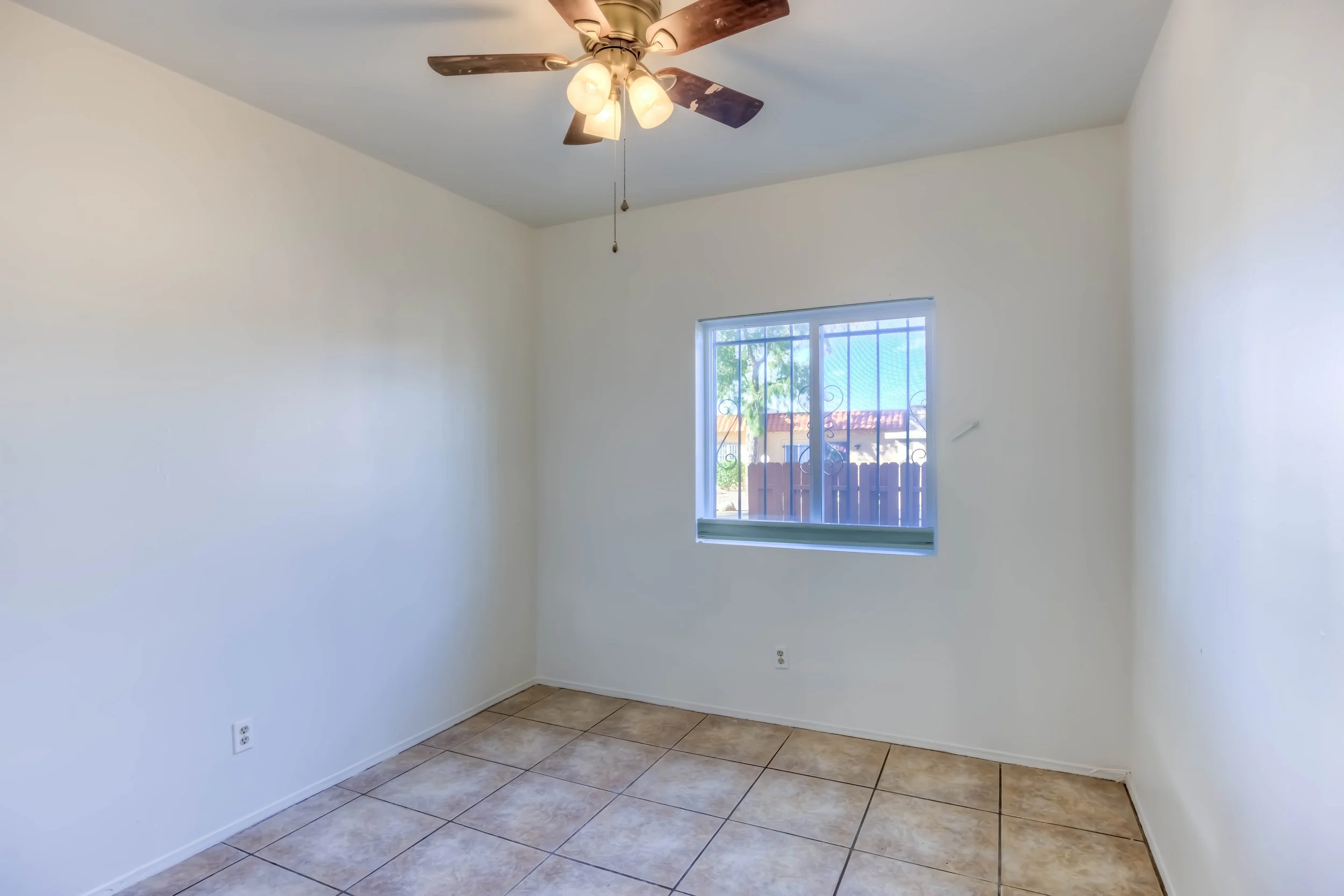 21 Bedroom 2 photo a.jpg