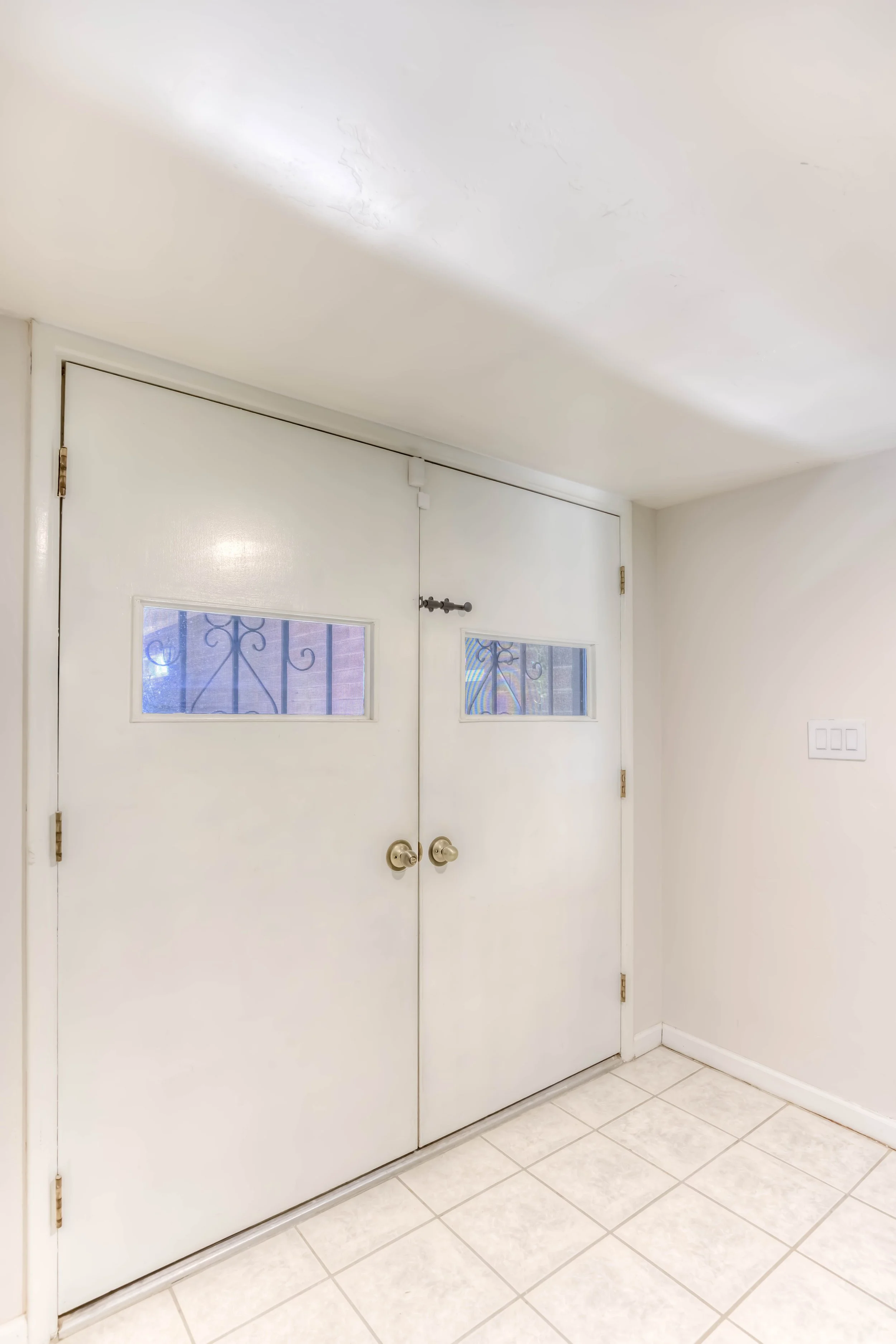 8 Interior Entrance.jpg