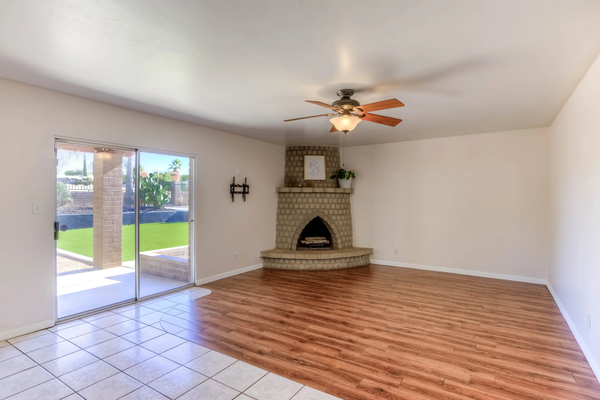 10 Living Room photo a.jpg