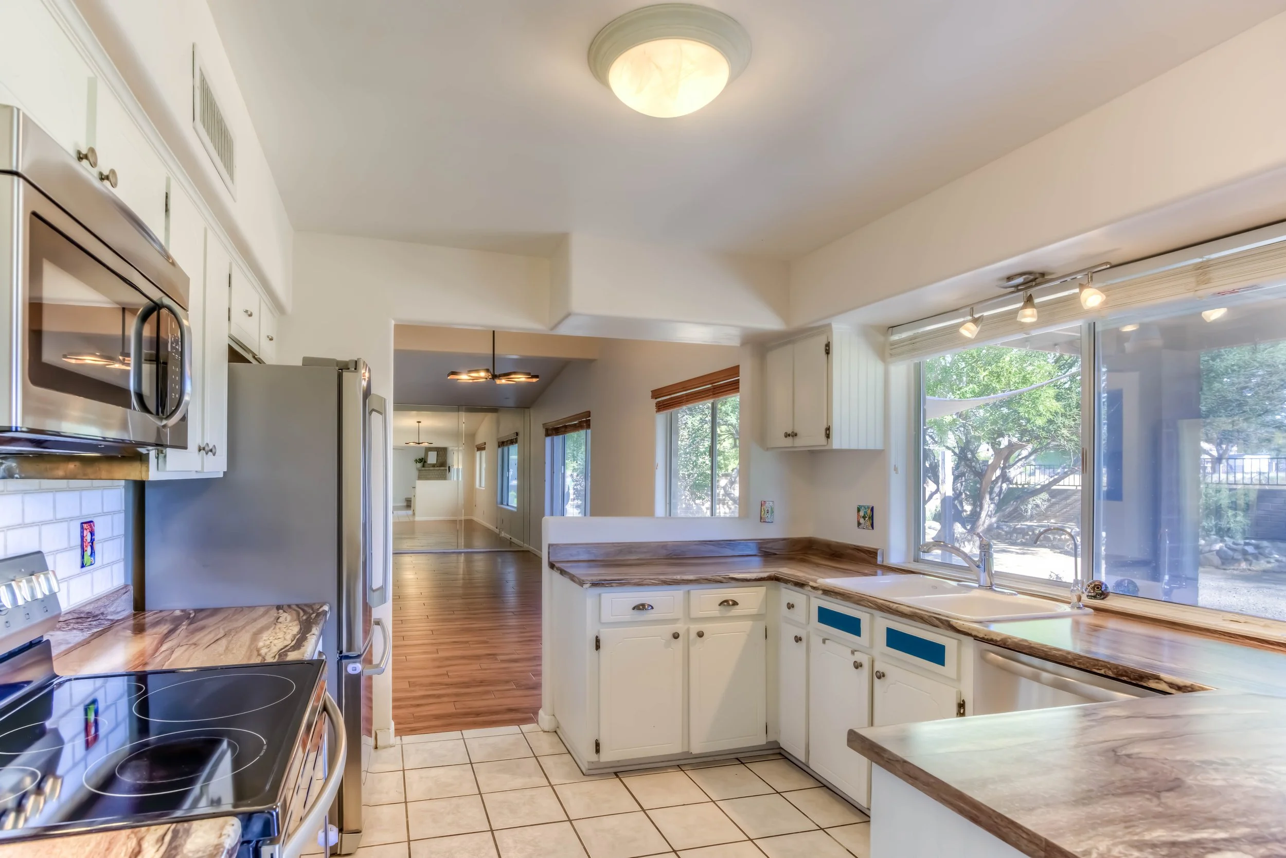 15 Kitchen photo d.jpg