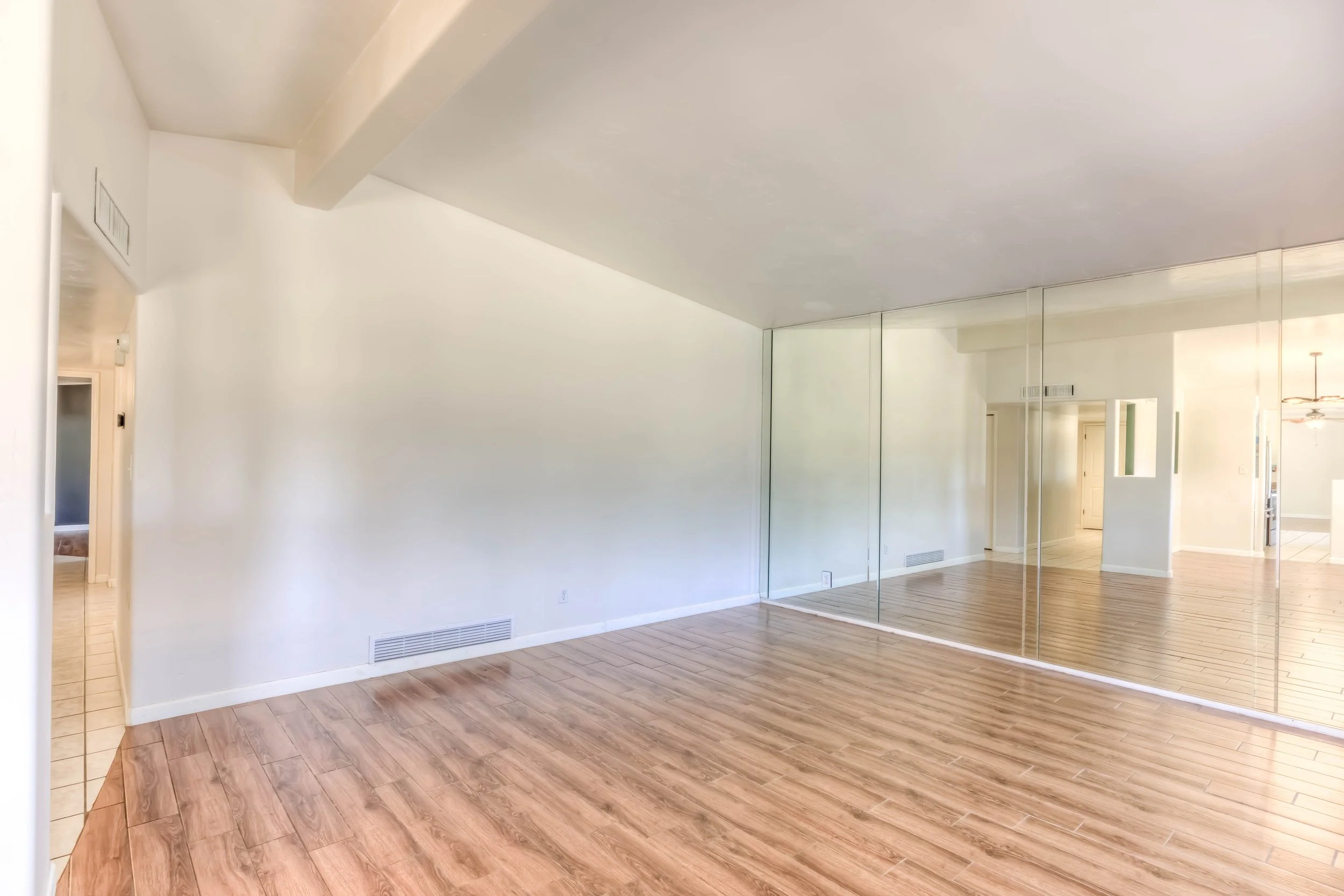 18 Family Room photo a.jpg