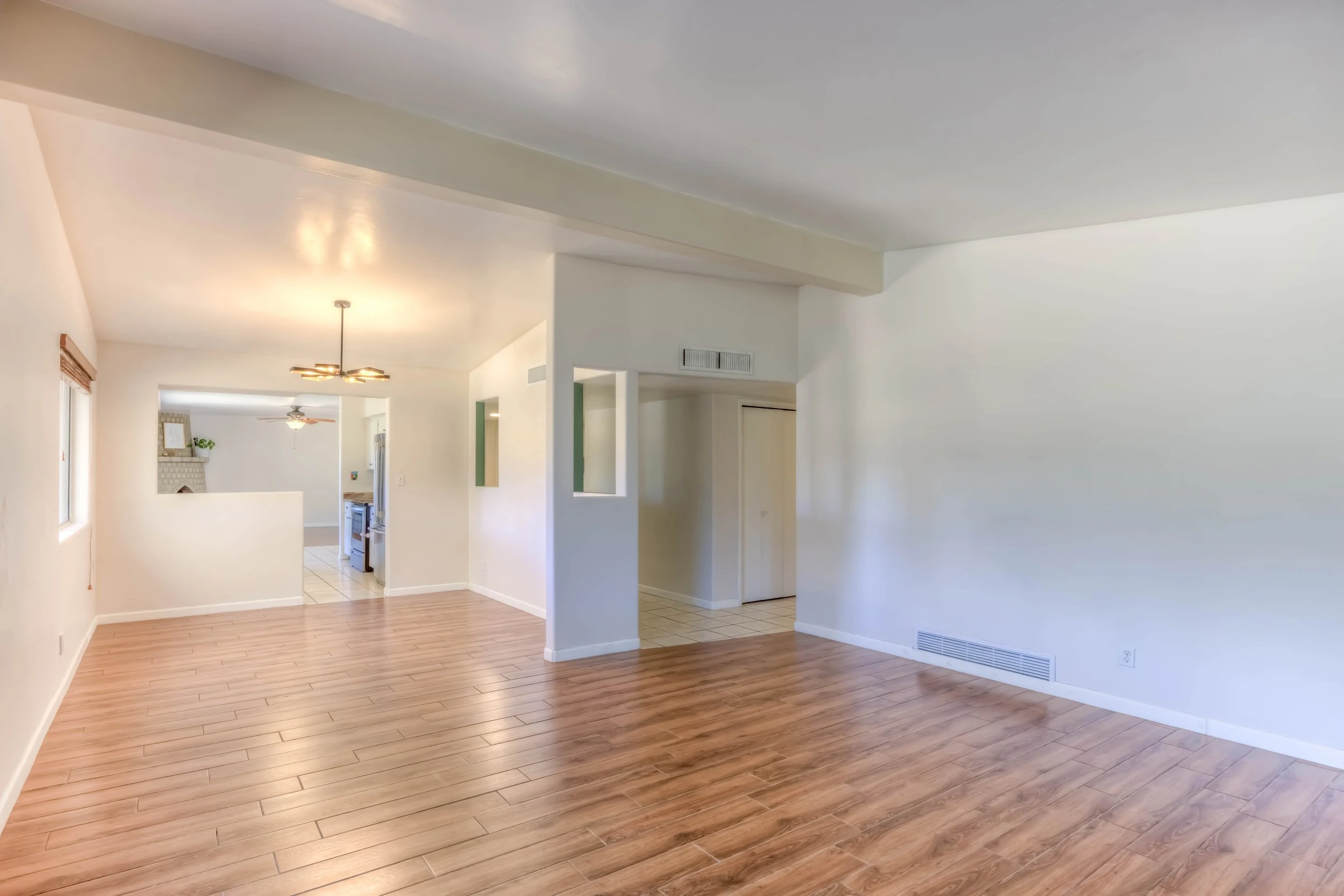 19 Family Room photo b.jpg