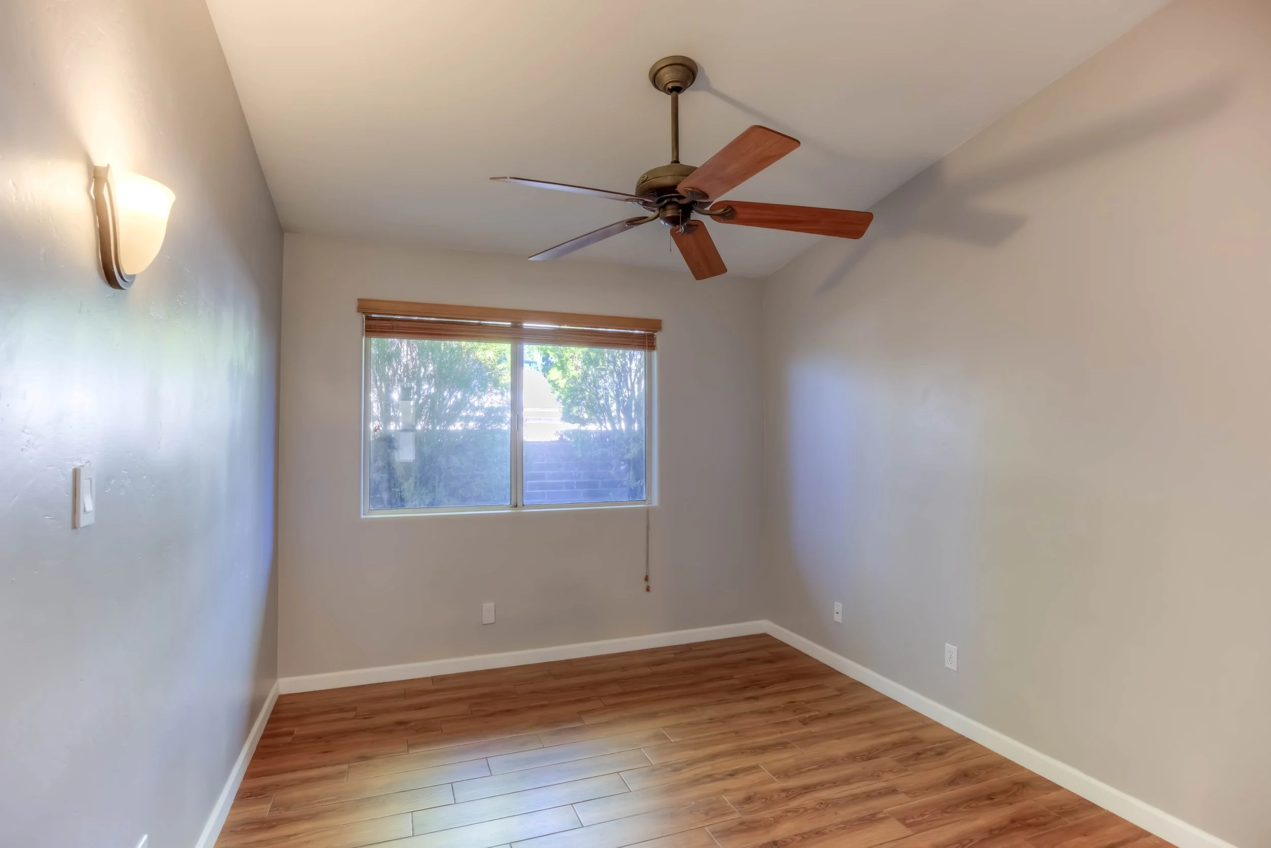 21 Bedroom 1 photo a.jpg