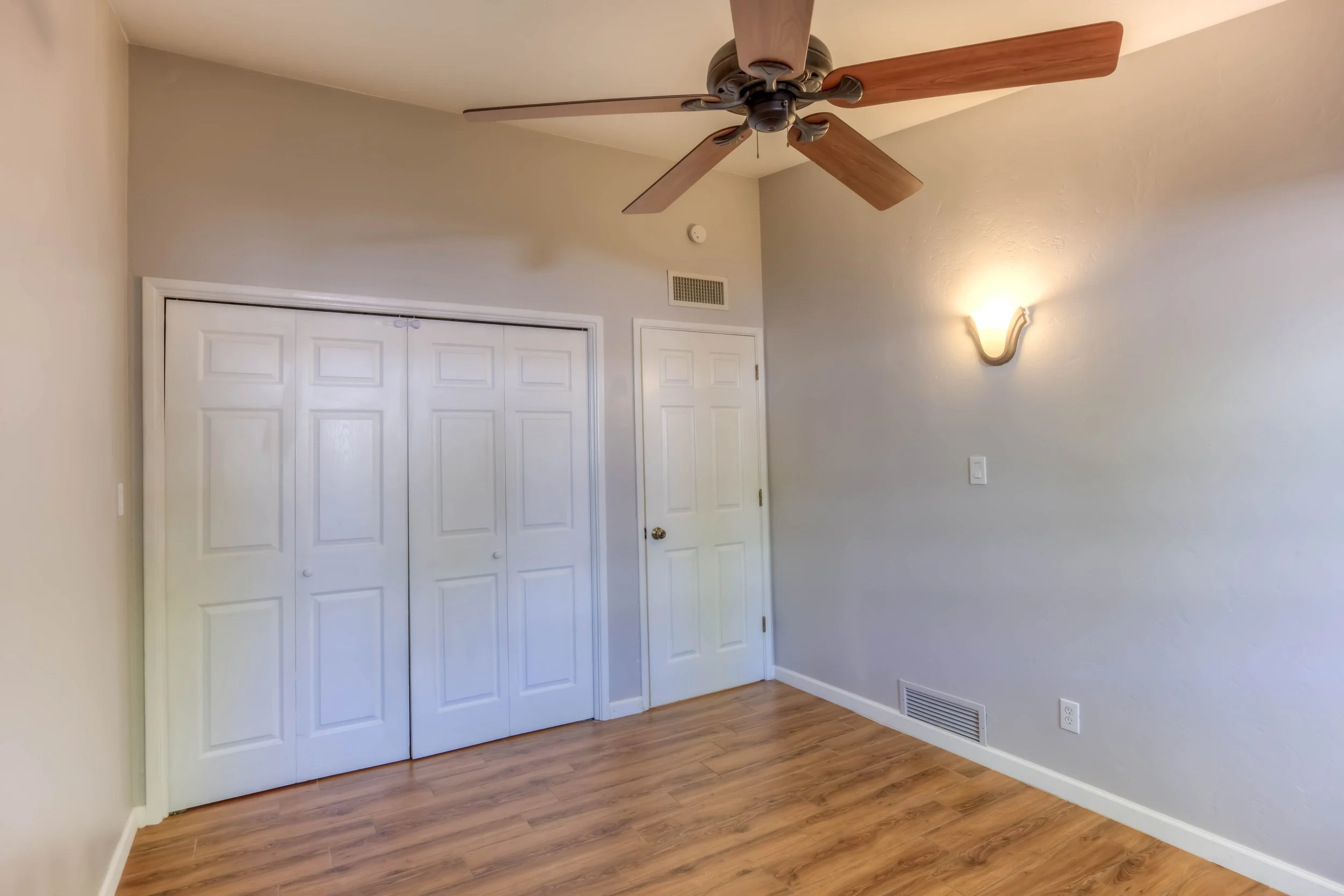 22 Bedroom 1 photo b.jpg