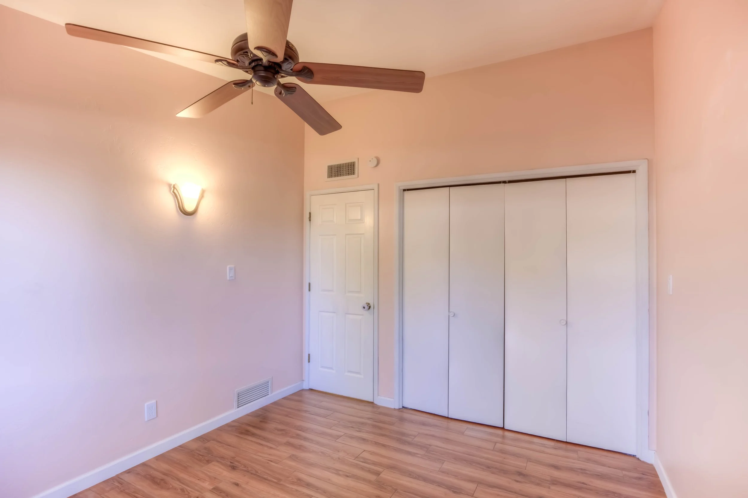 24 Bedroom 2 photo b.jpg