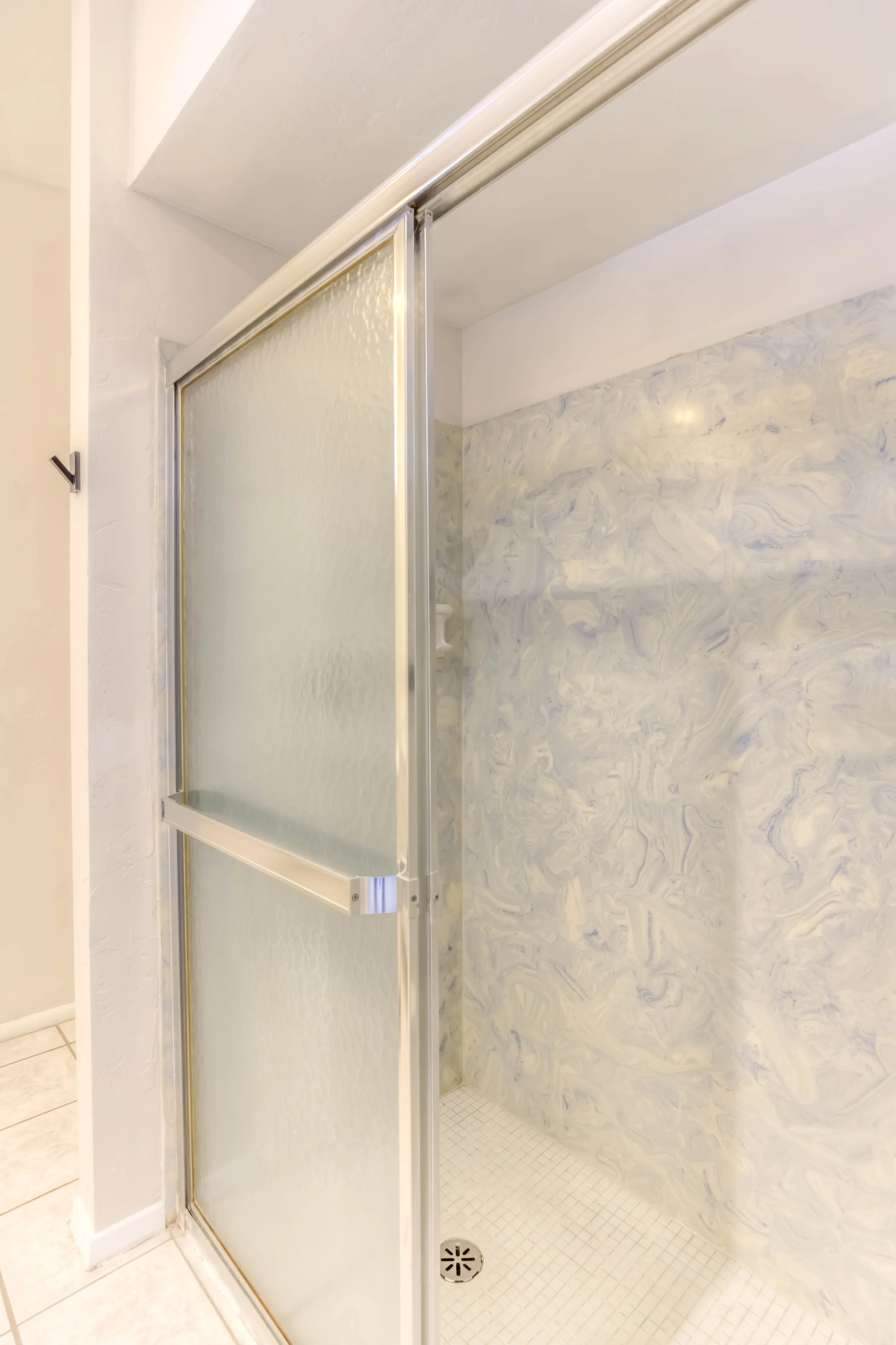 28 Main Bathroom photo b.jpg