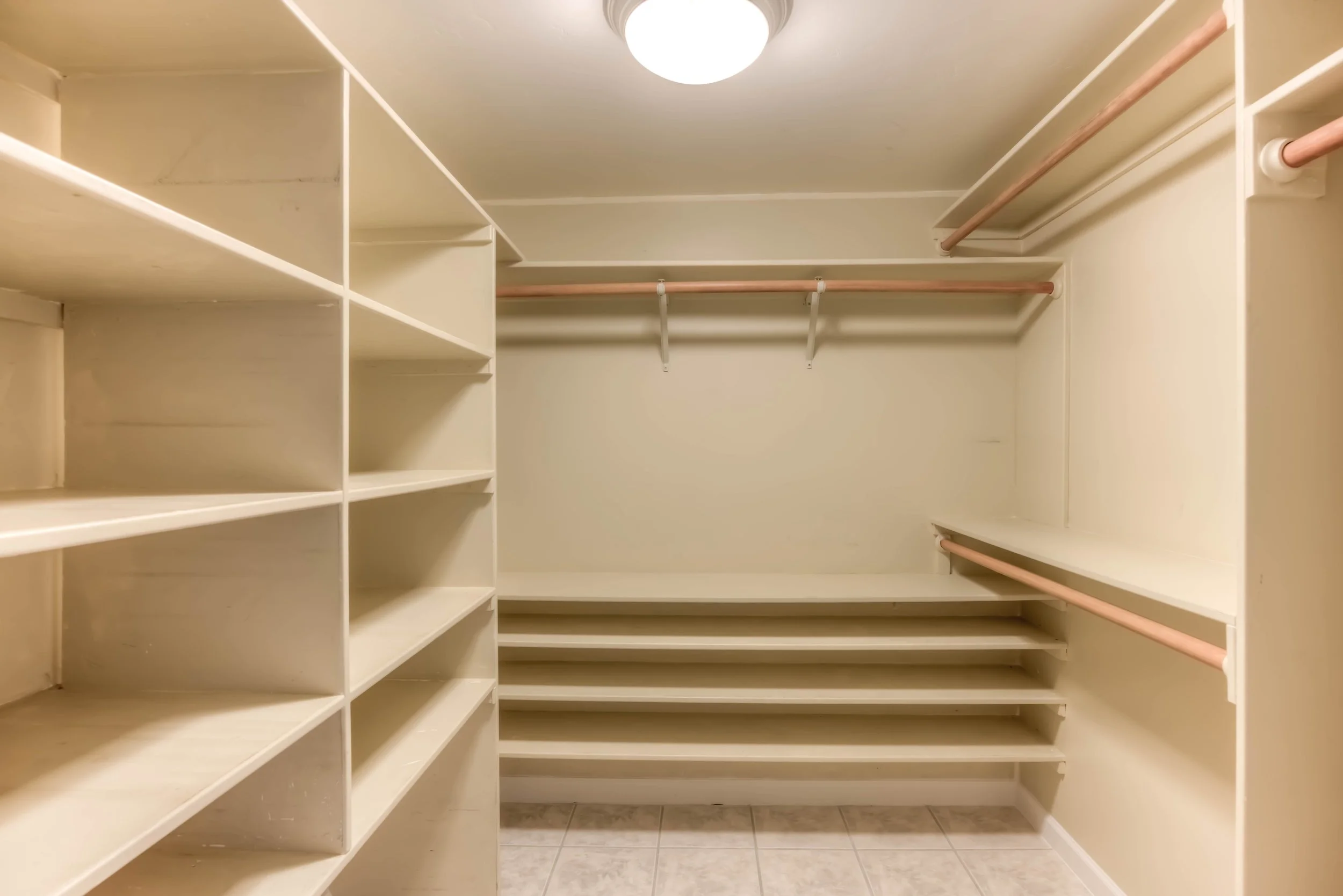 29 Main Bedroom Closet.jpg