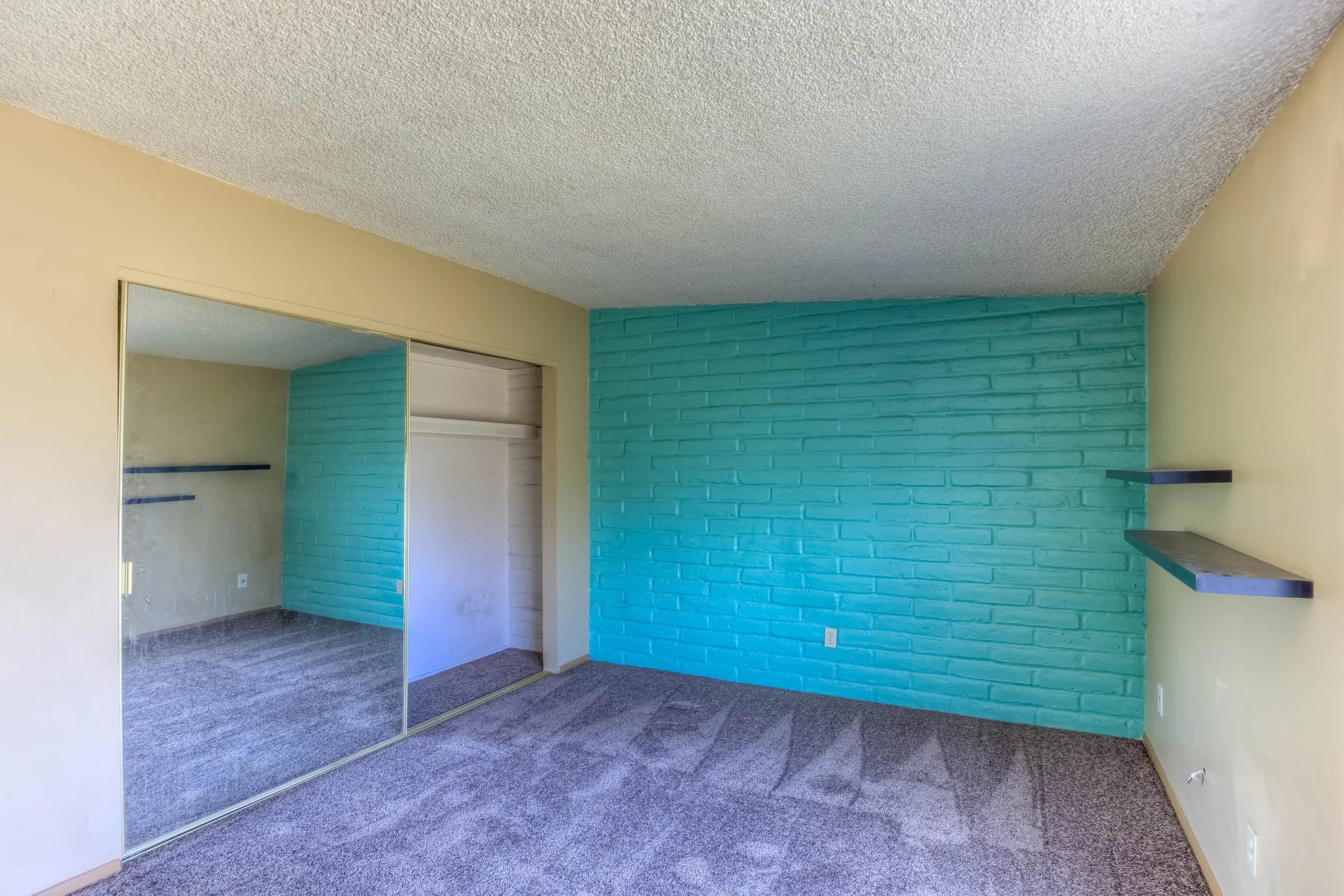 19 Main Bedroom photo b.jpg