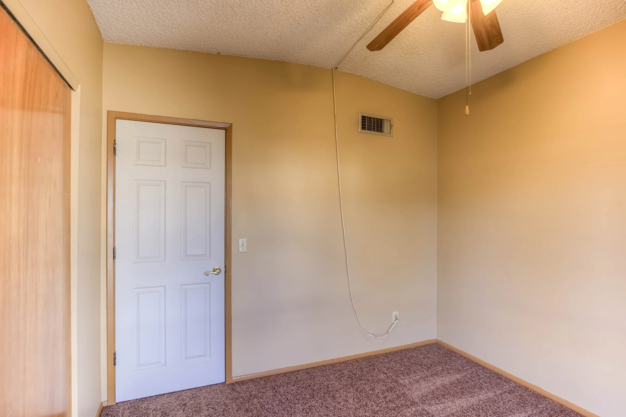 23 Bedroom 1 photo b.jpg