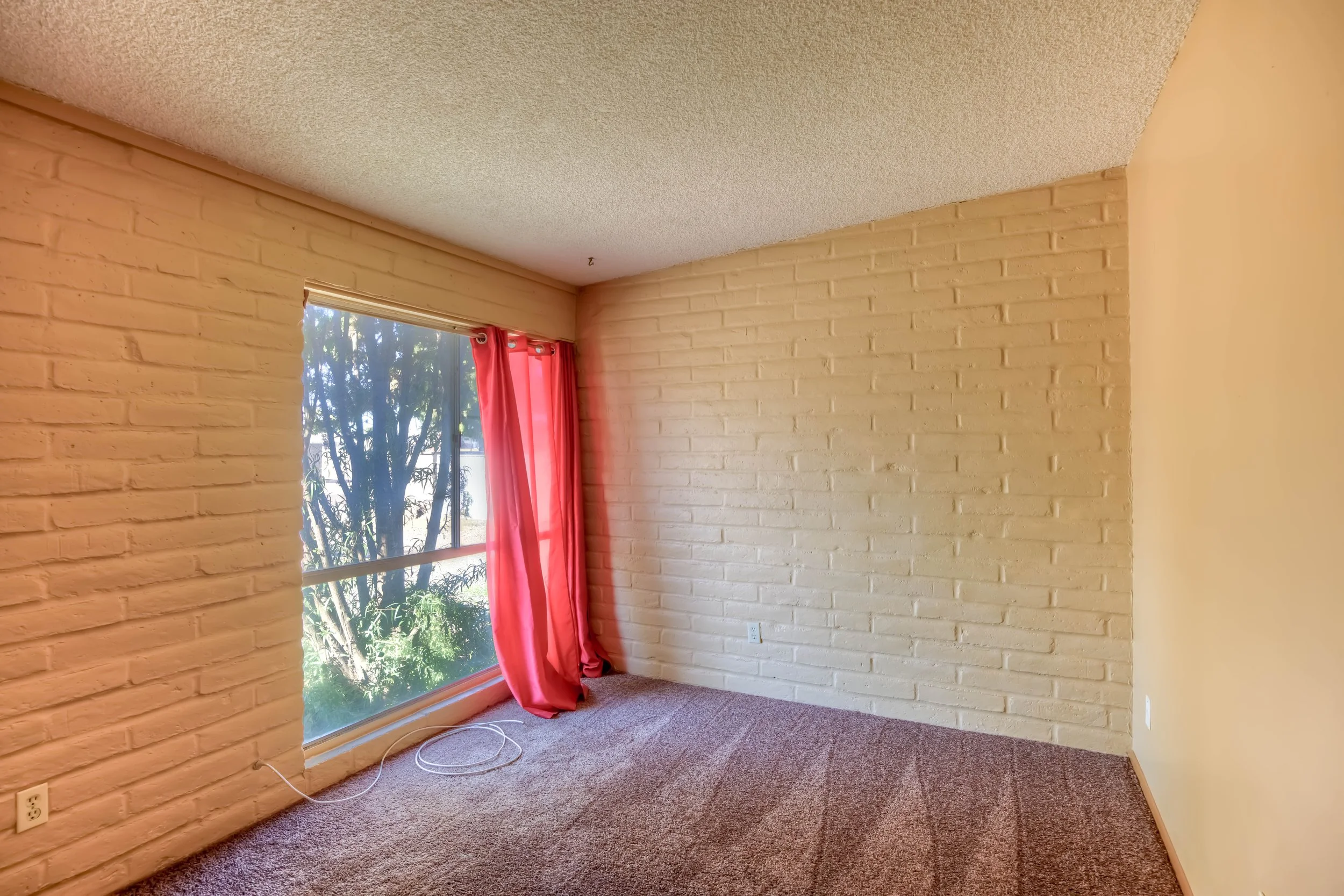 24 Bedroom 2 photo a.jpg