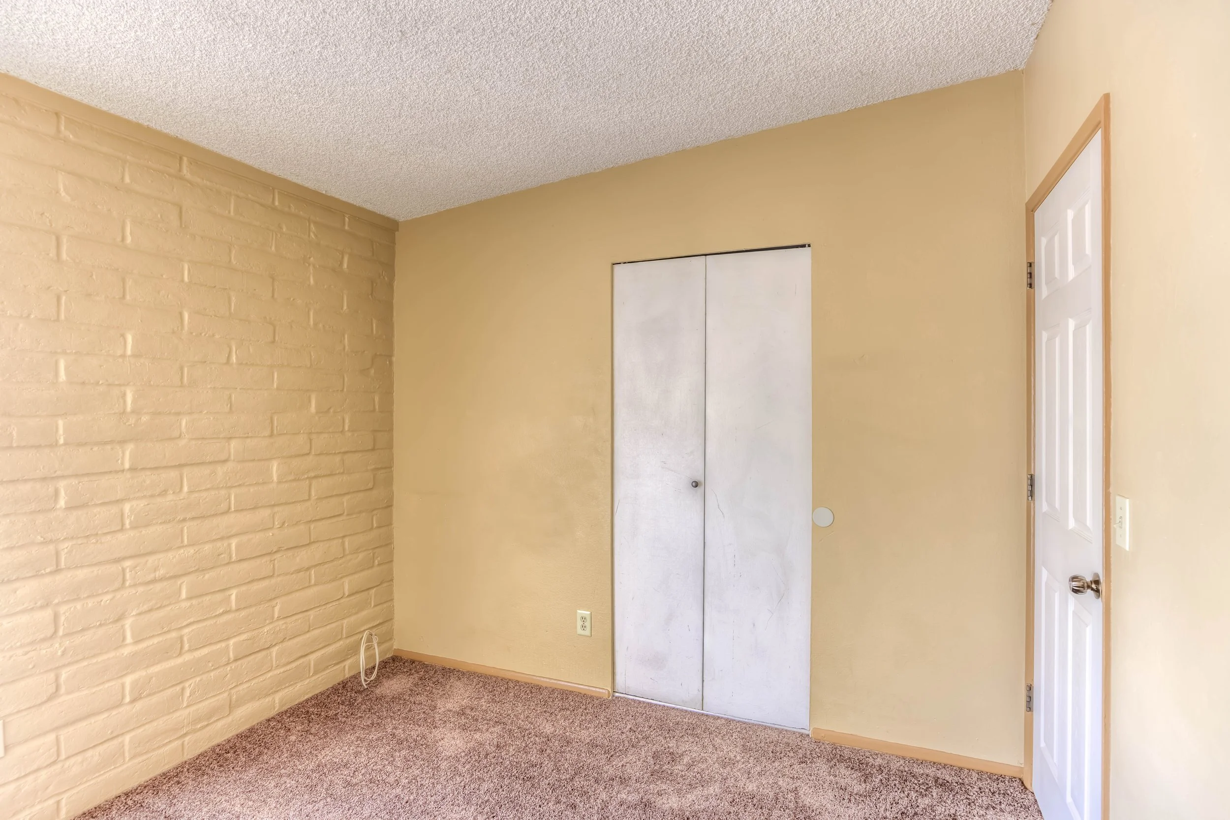 27 Bedroom 3 photo b.jpg