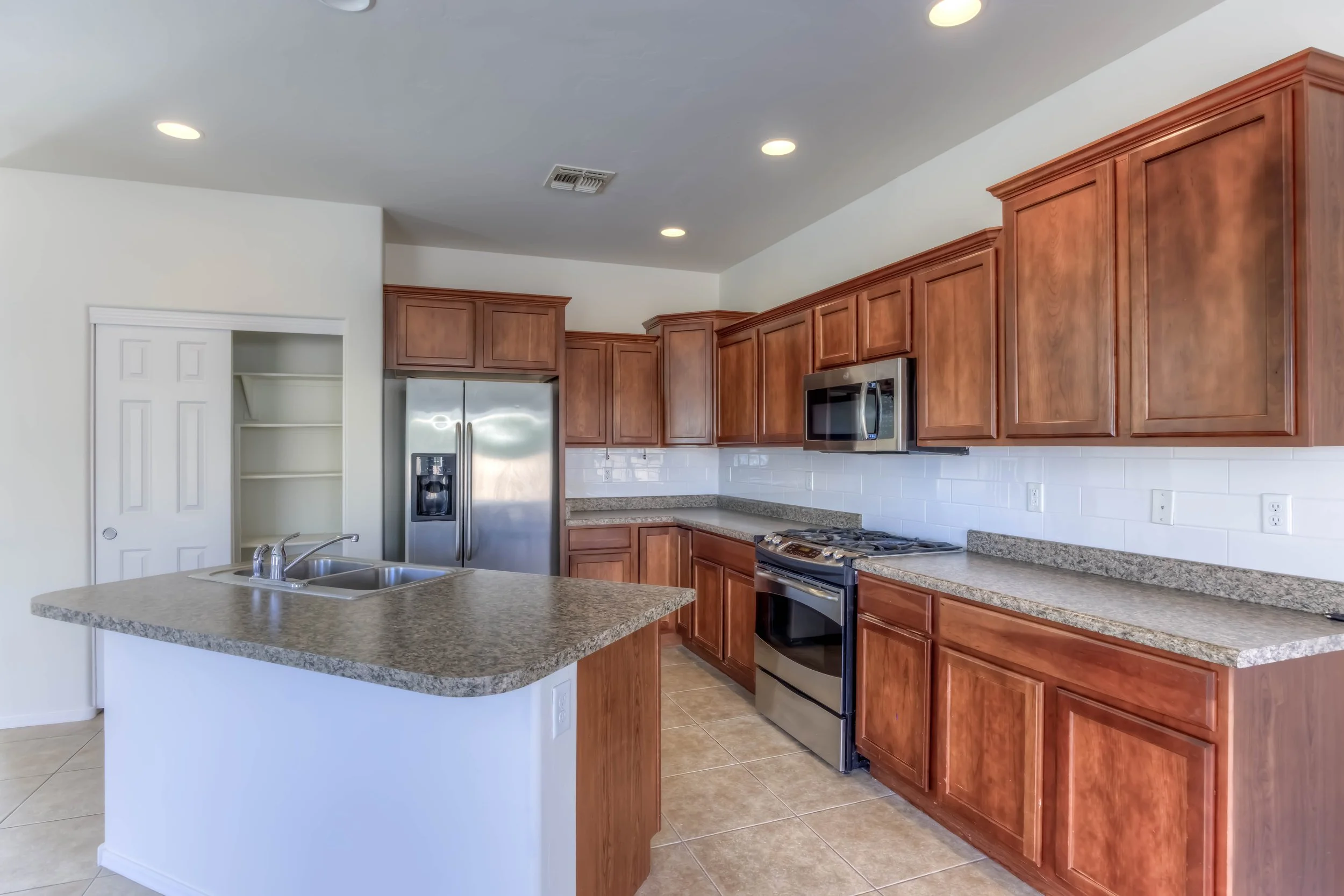 18 Kitchen photo c.jpg