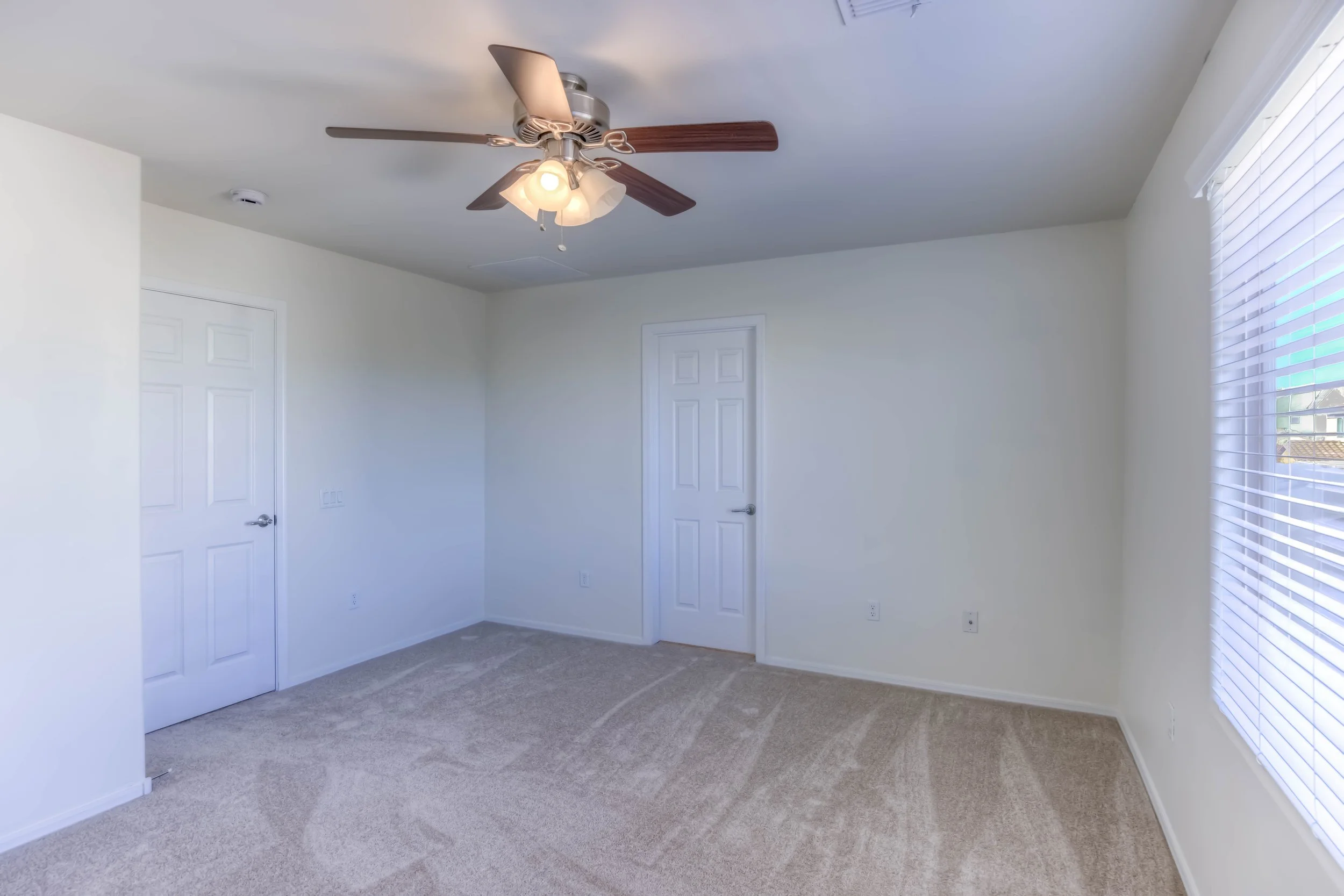 23 Main Bedroom photo b.jpg