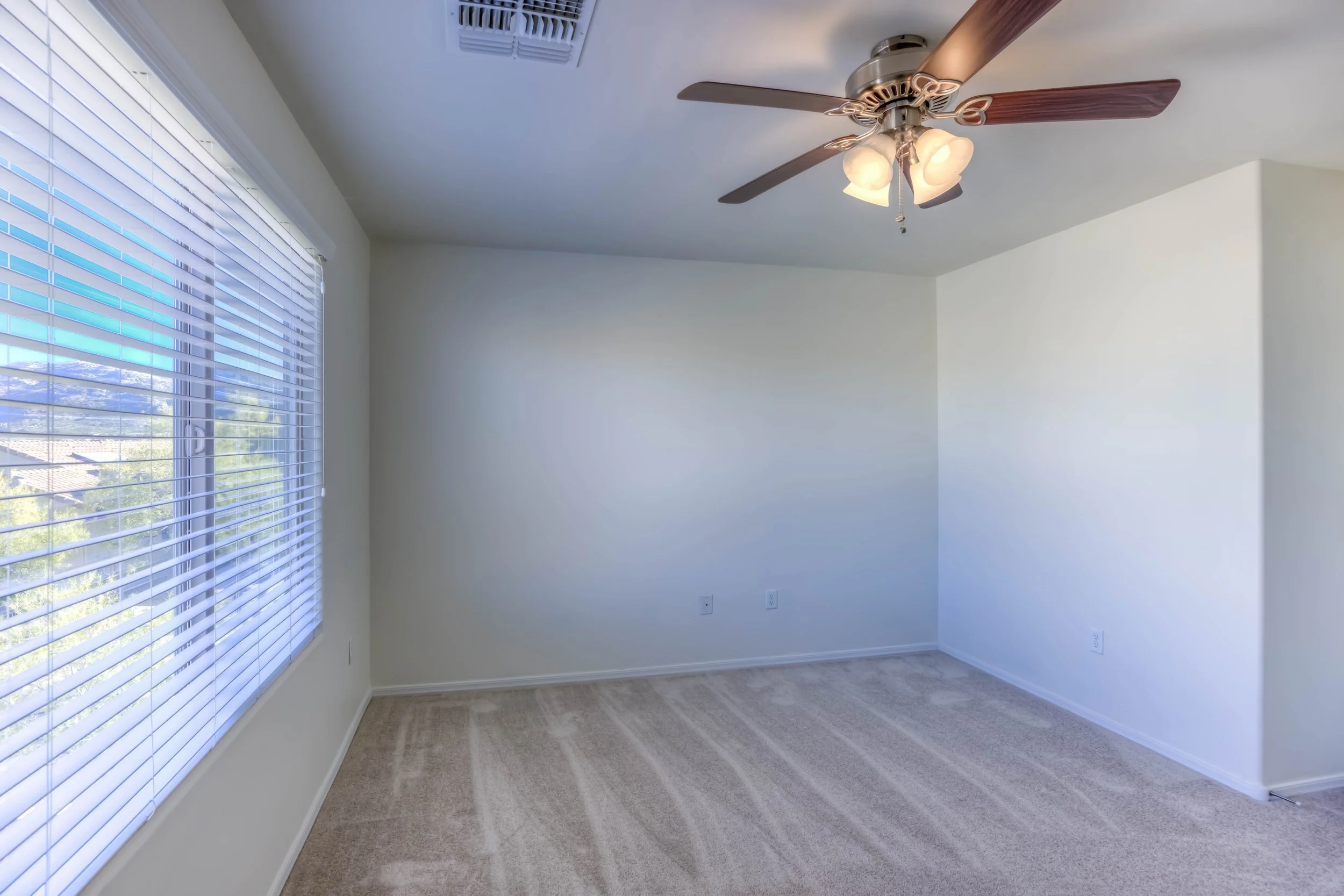 24 Main Bedroom photo c.jpg