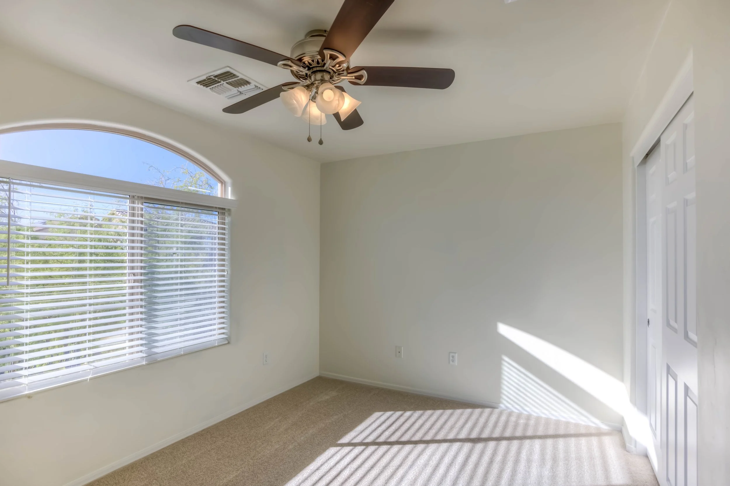 30 Bedroom 3 photo a.jpg