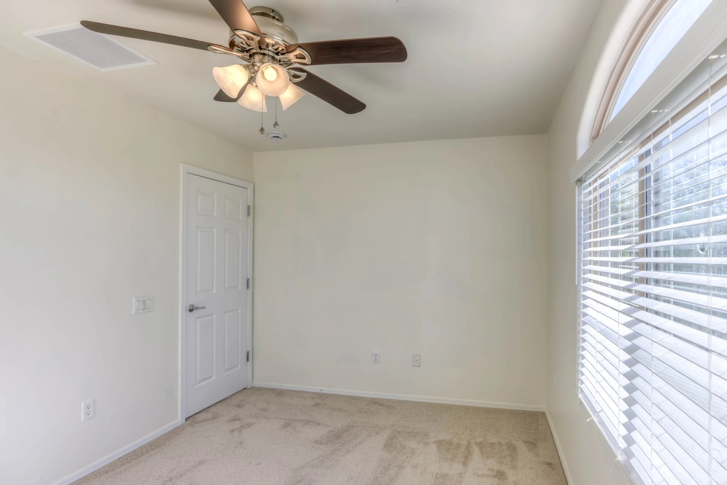 31 Bedroom 3 photo b.jpg