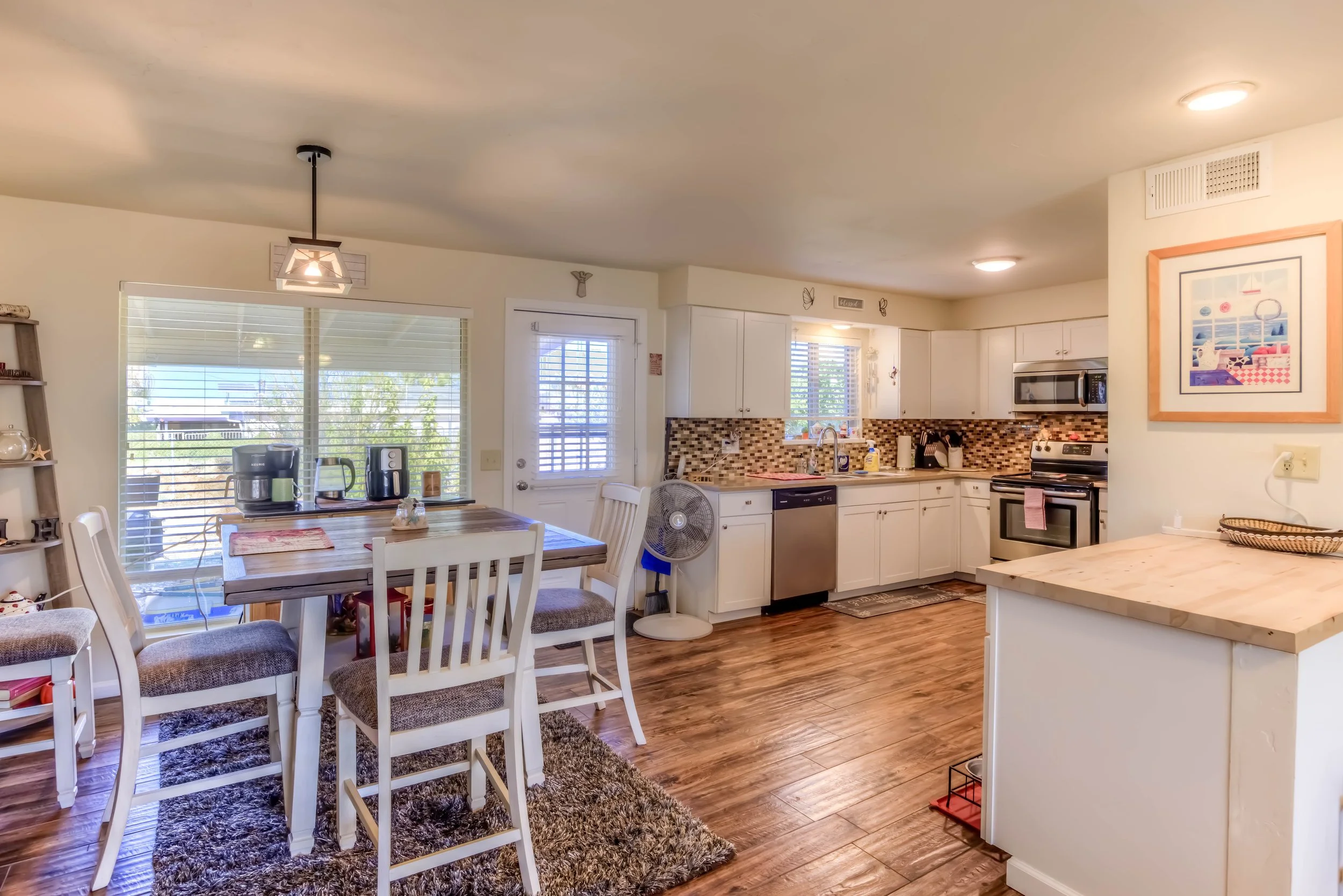 11 Dininng photo a.jpg