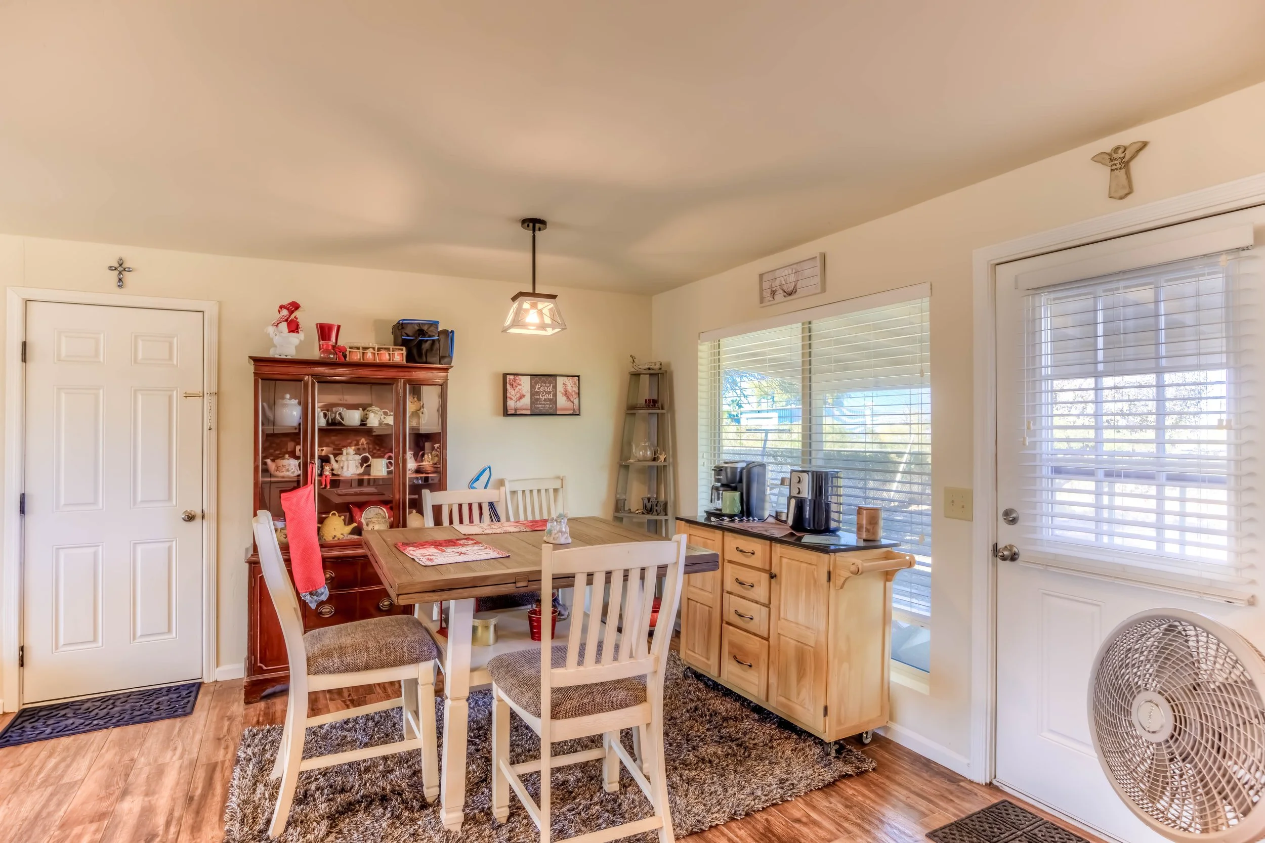 12 Dininng photo b.jpg