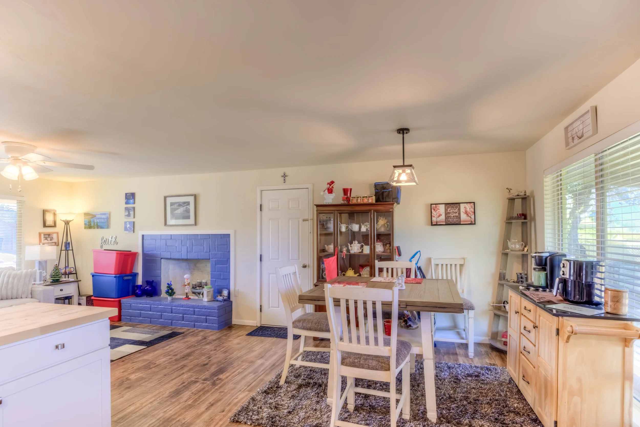 13 Dininng photo c.jpg