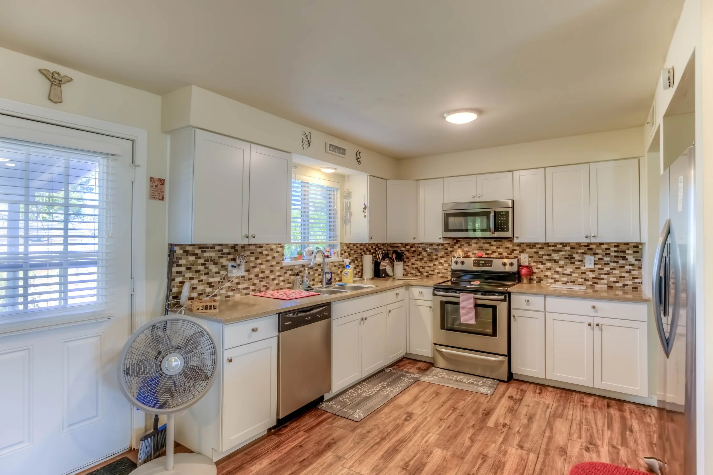 14 Kitchen photo a.jpg