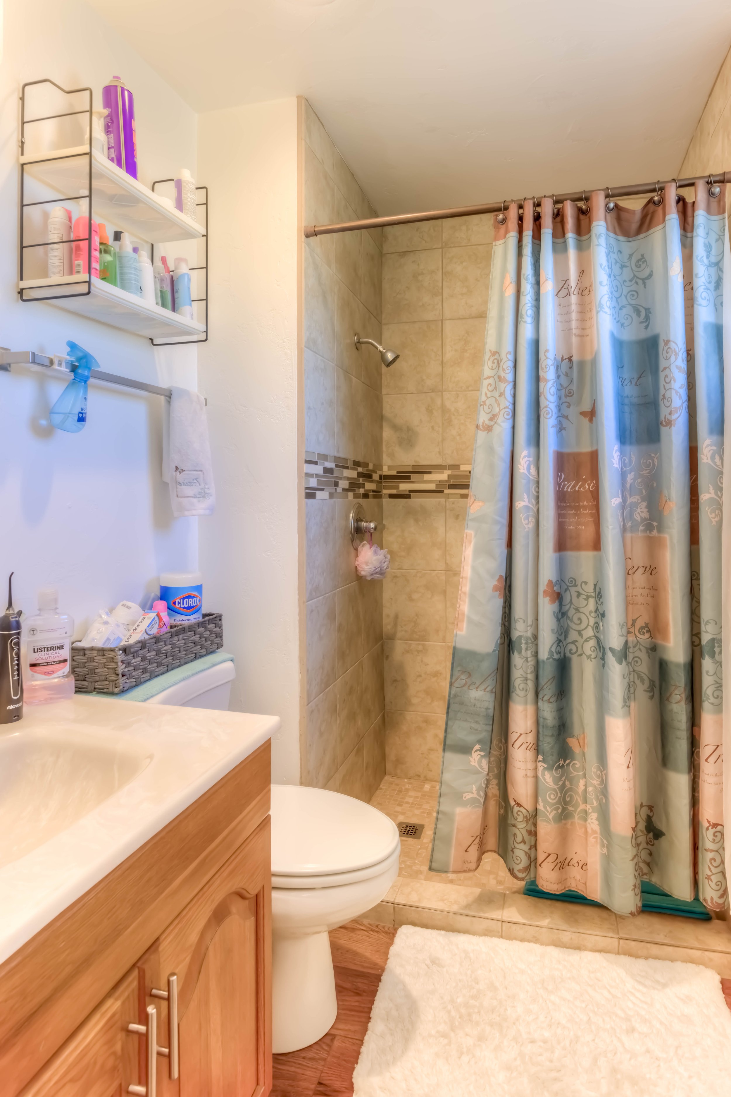 23 Main Bathroom.jpg