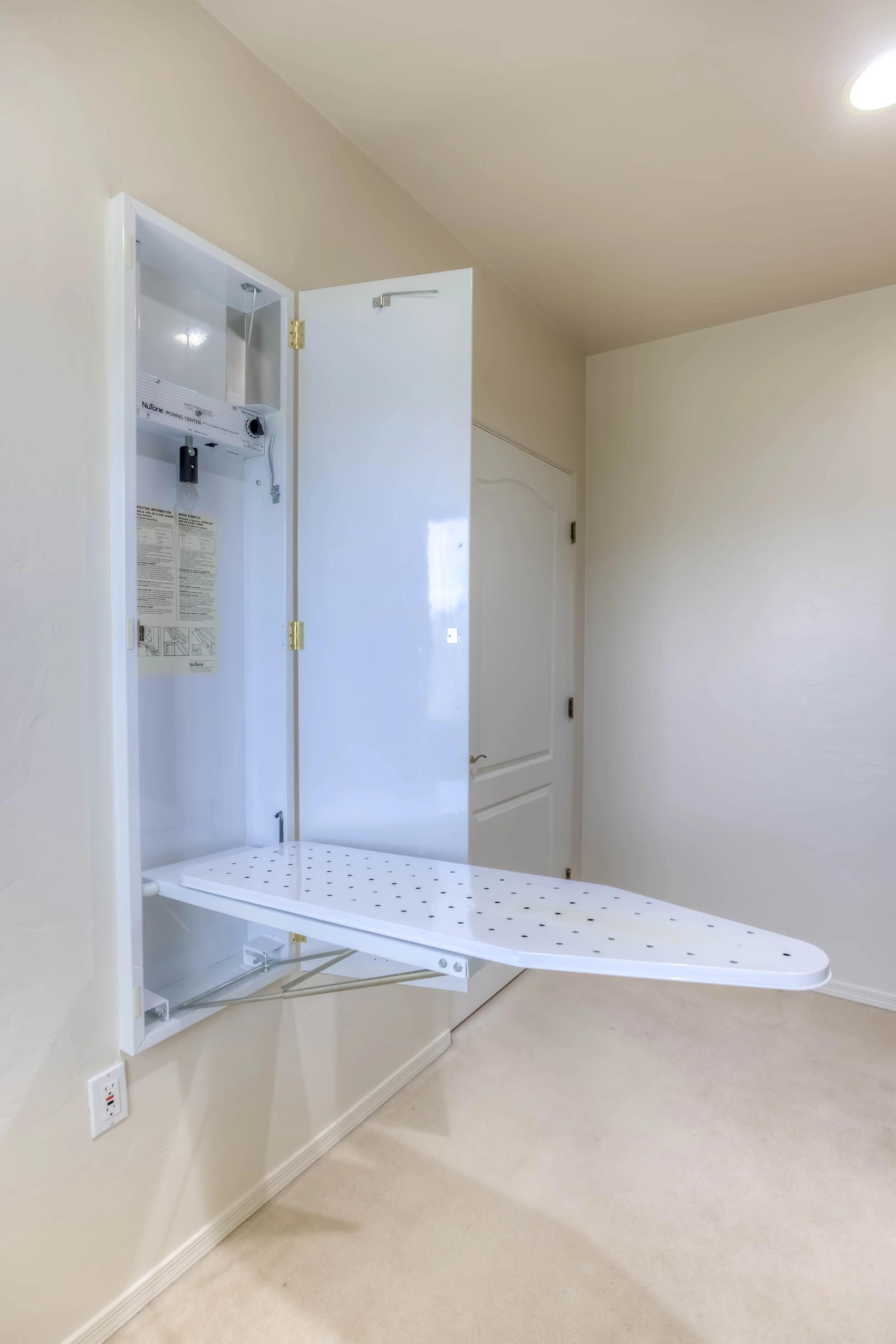 14 Laundry Room photo b.jpg