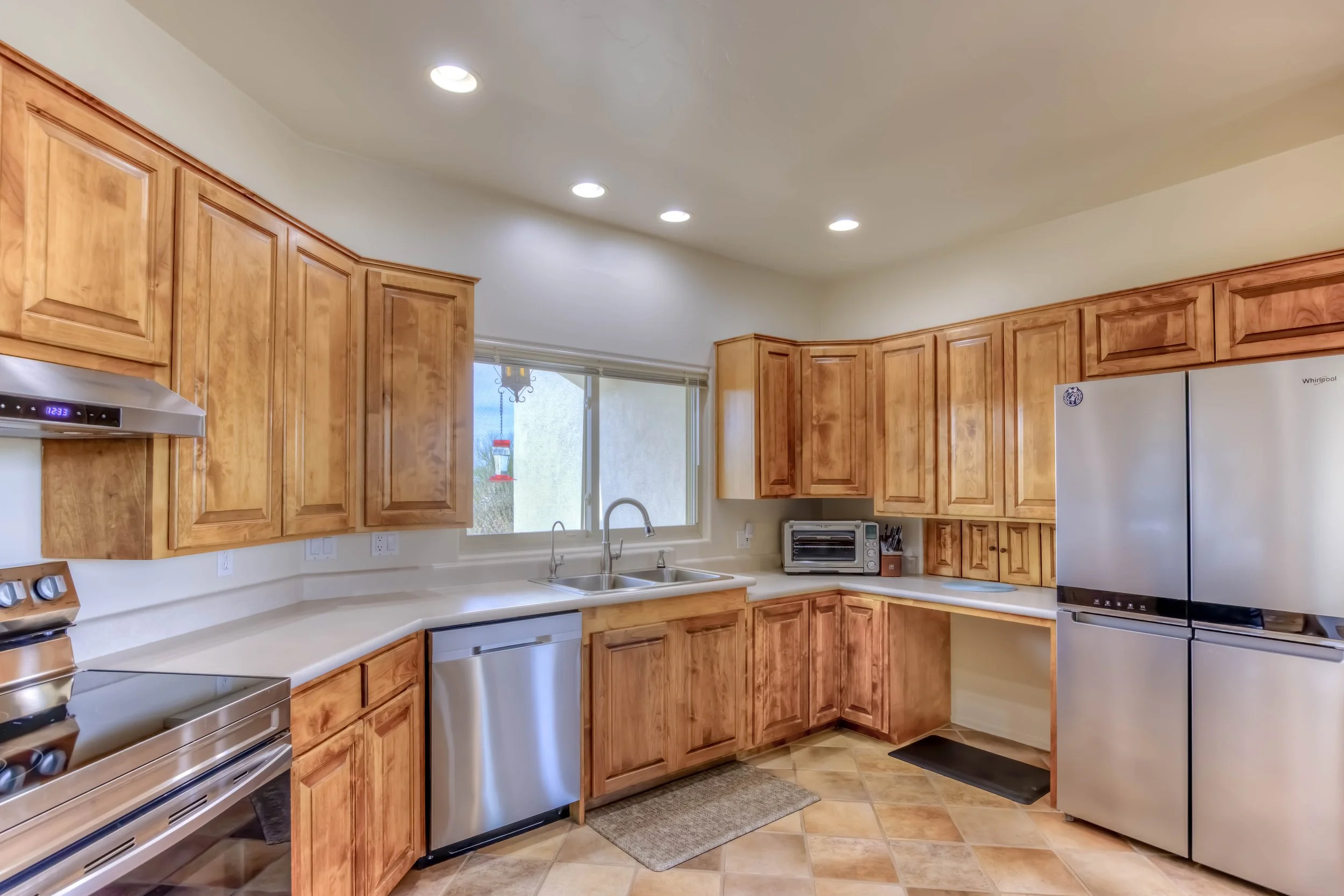 21 Kitchen photo a.jpg