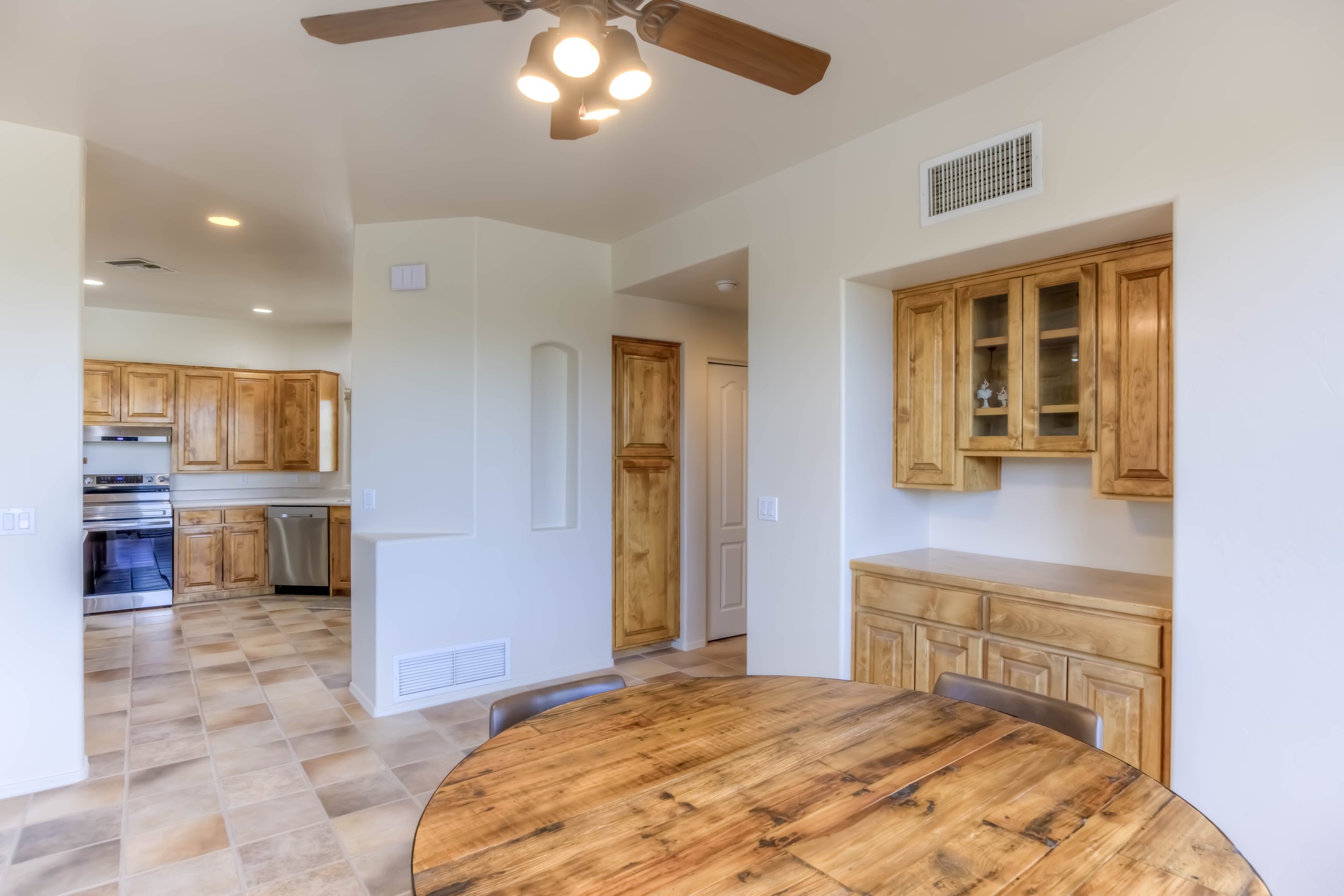 25 Dining Room photo .jpg