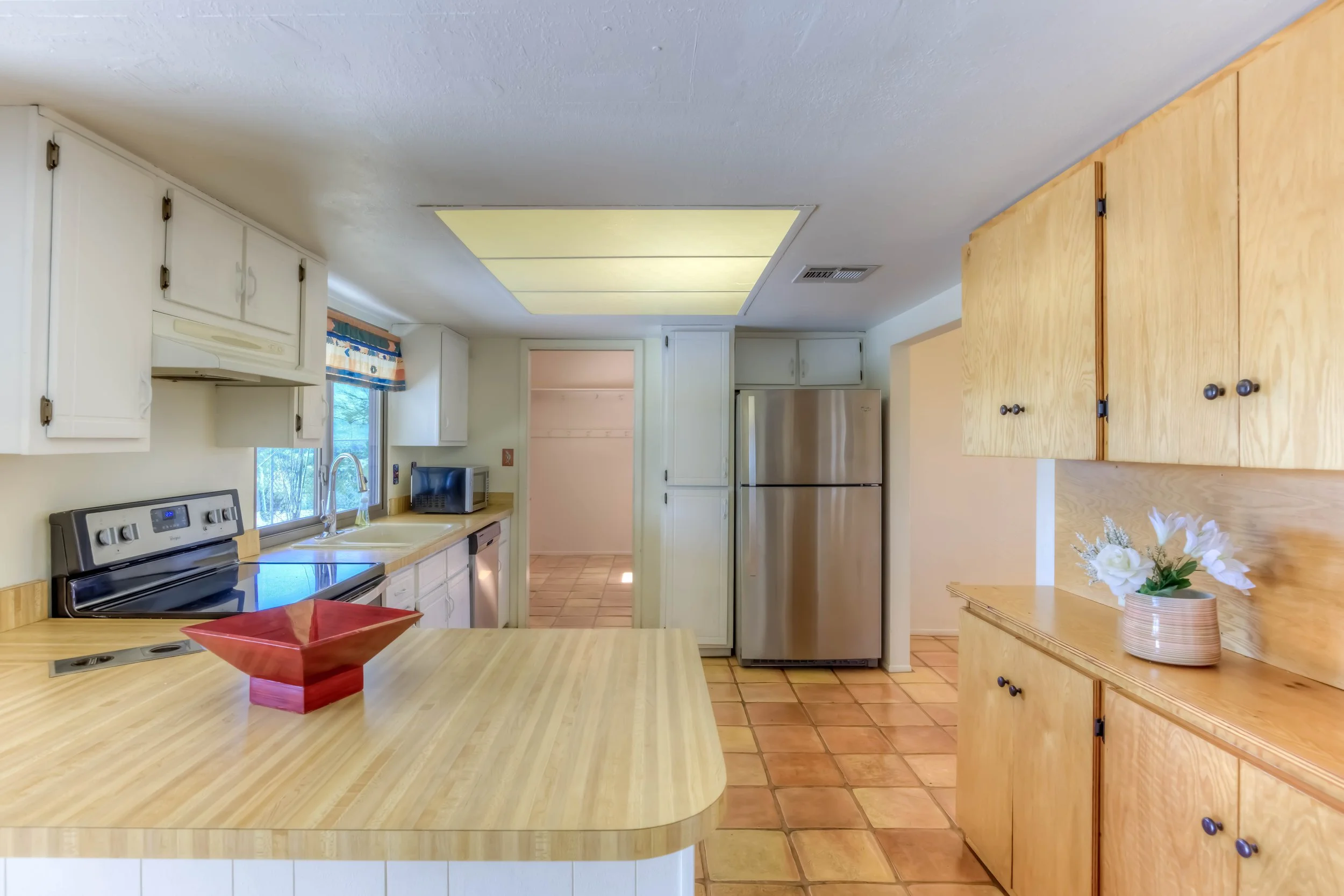 14 Kitchen photo a.jpg