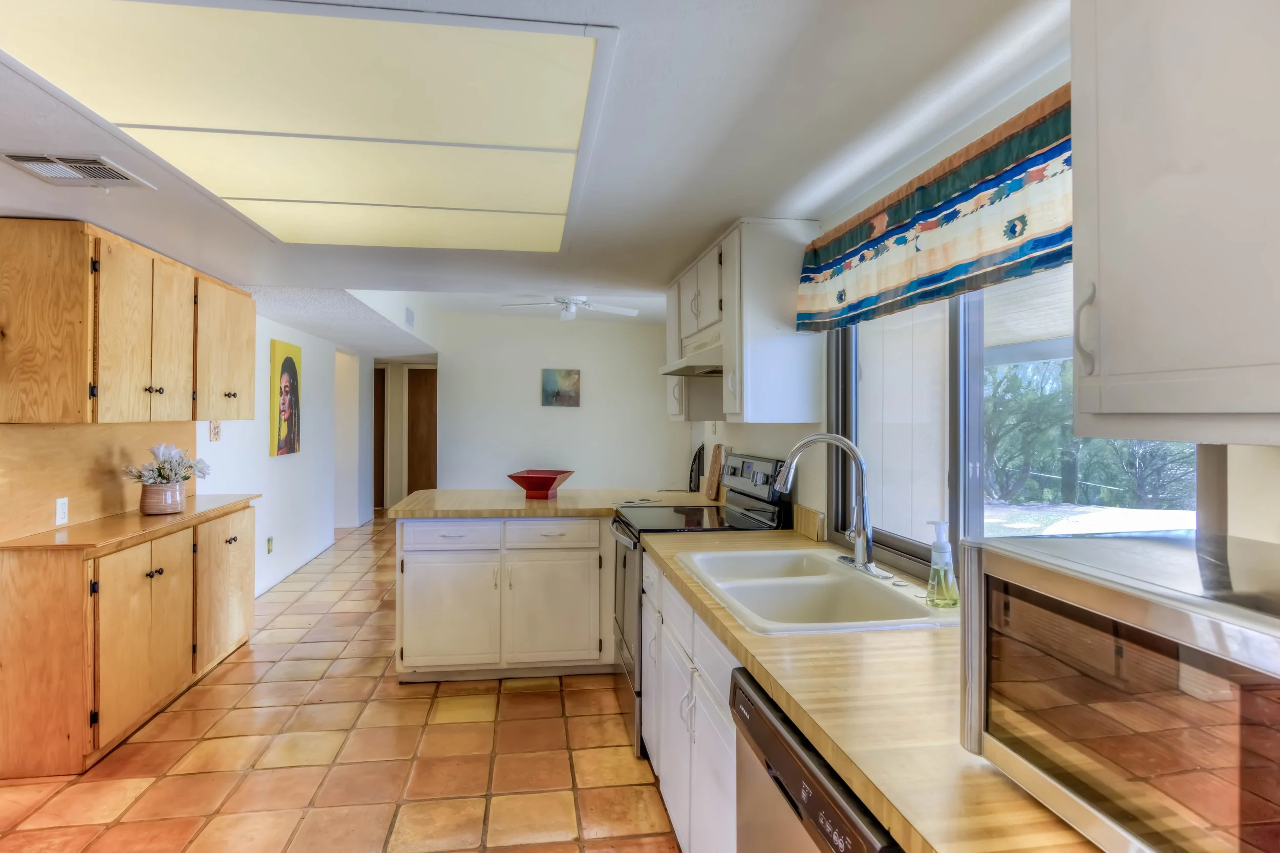 16 Kitchen photo c.jpg