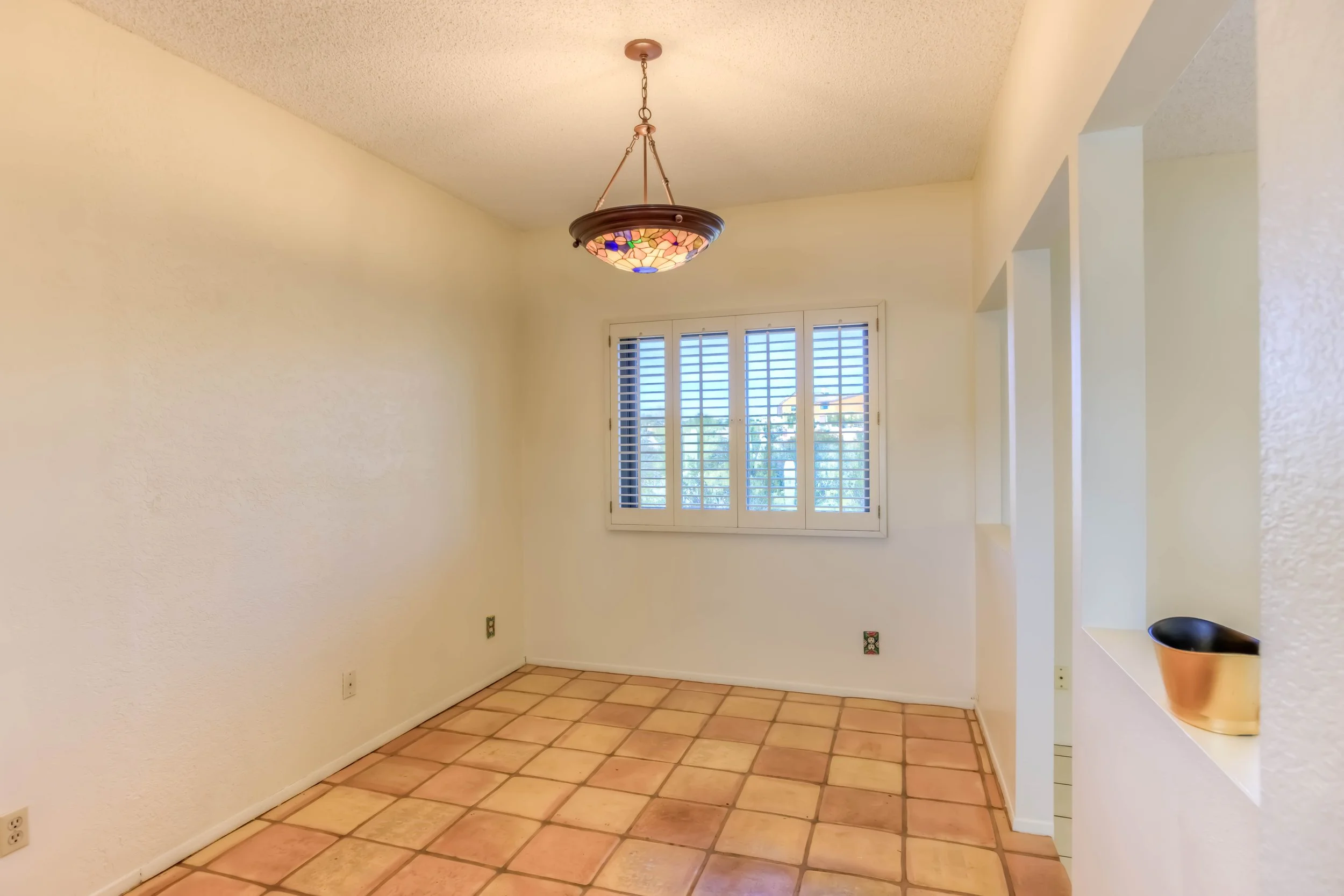 17 Dining Room photo a.jpg