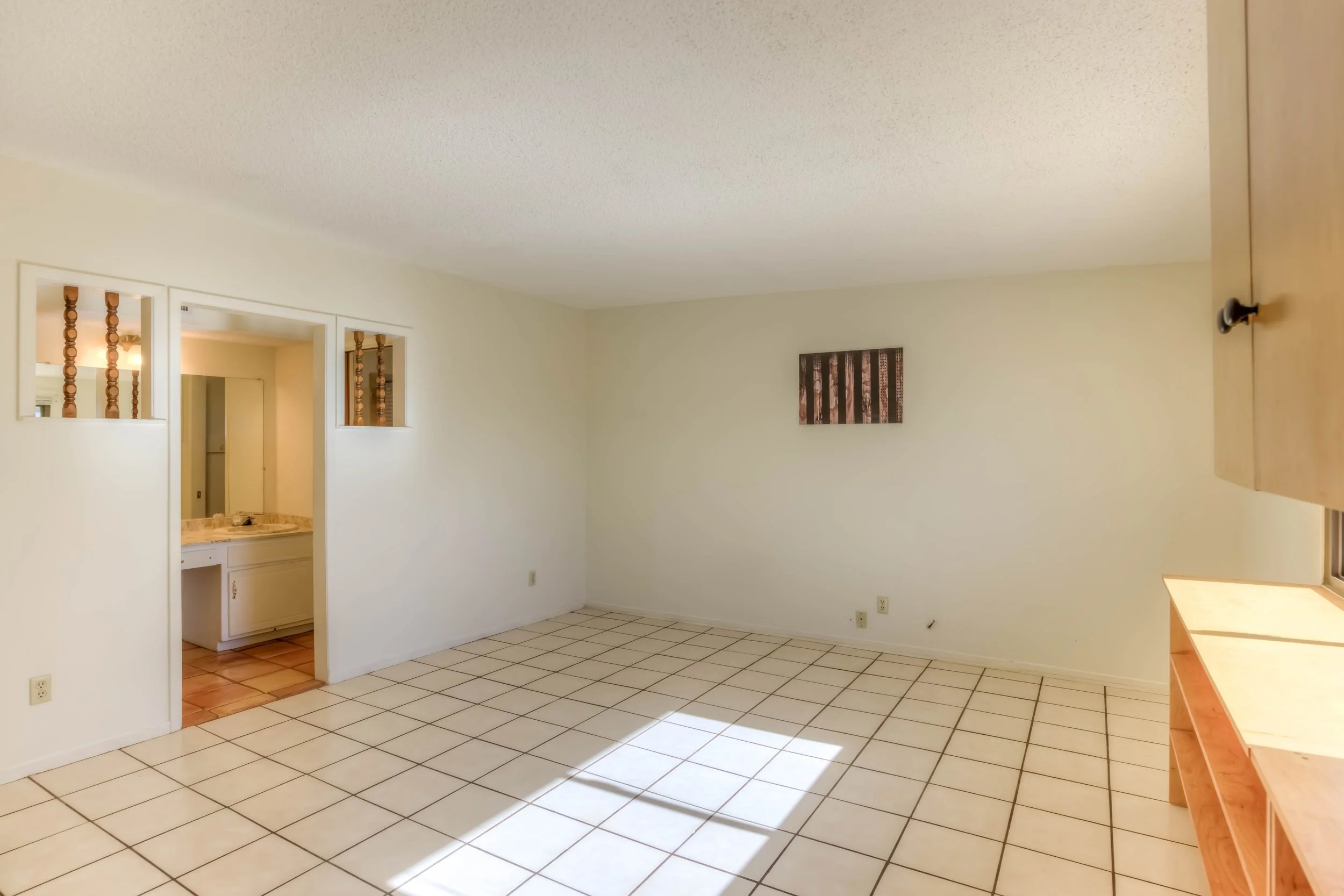 23 Main Bedroom photo b.jpg