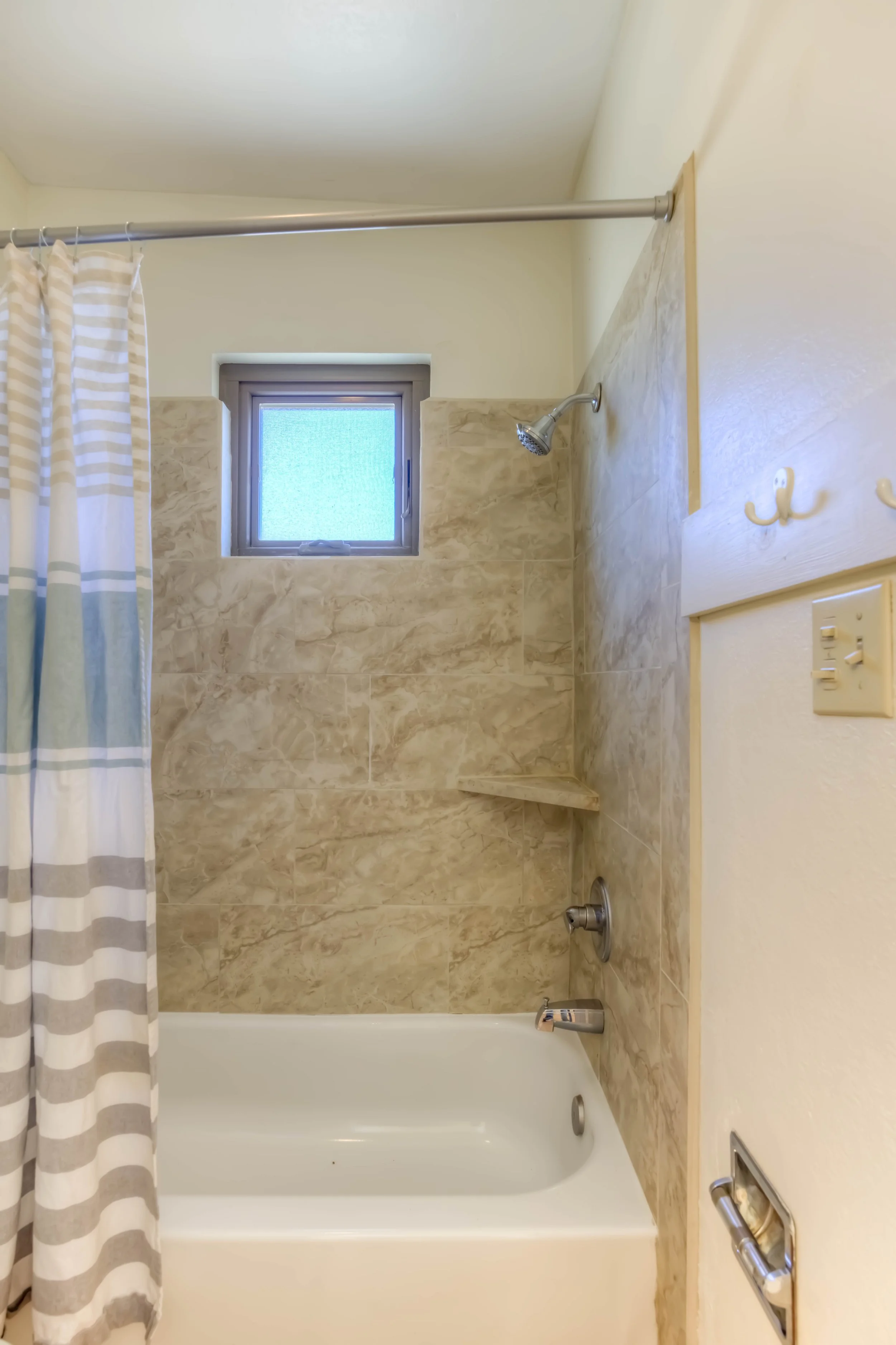 26 Main Bathroom photo b.jpg