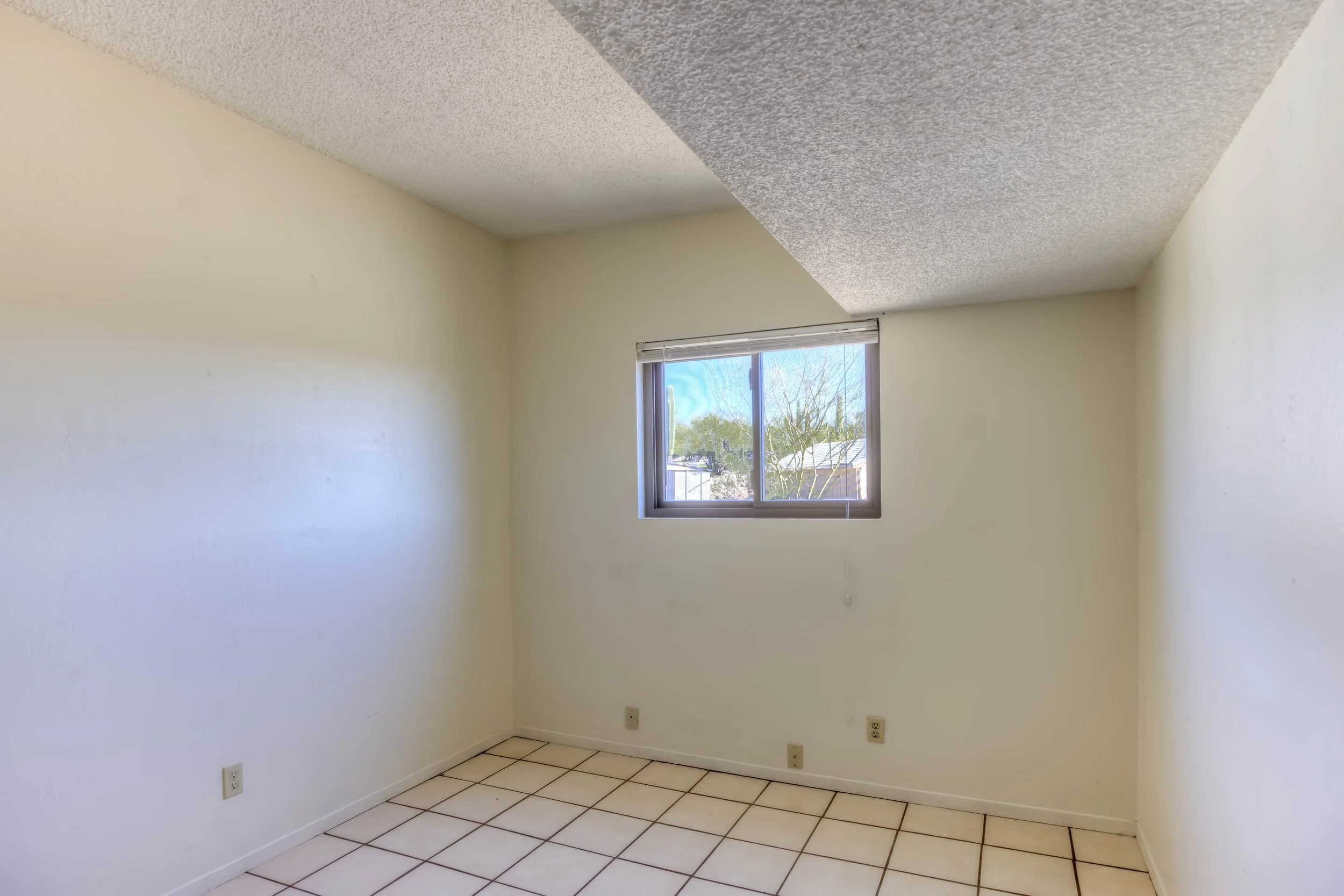 28 Bedroom 1 photo a.jpg