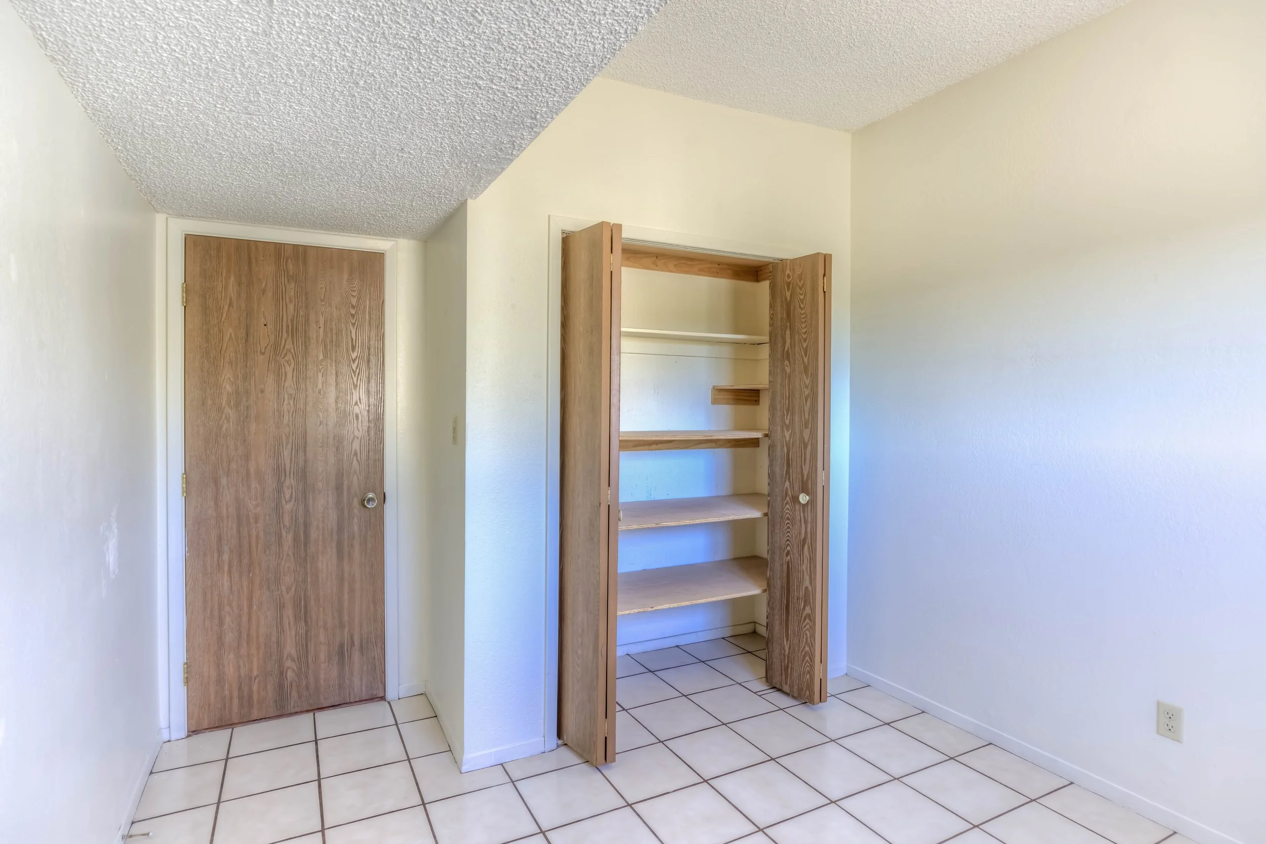 29 Bedroom 1 photo b.jpg