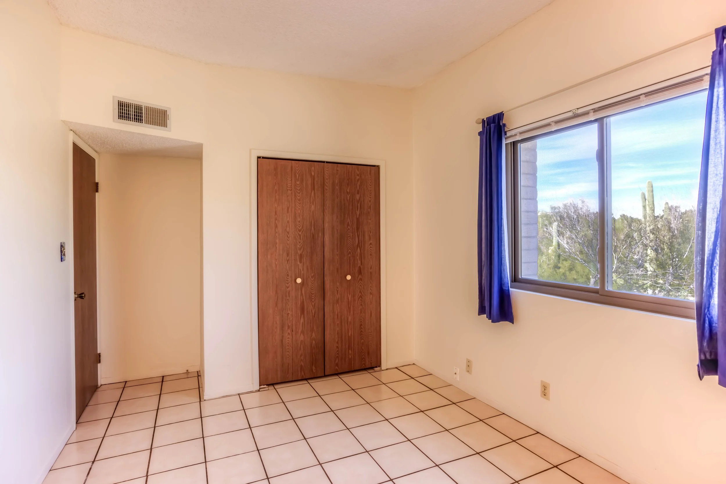 31 Bedroom 2 photo b.jpg