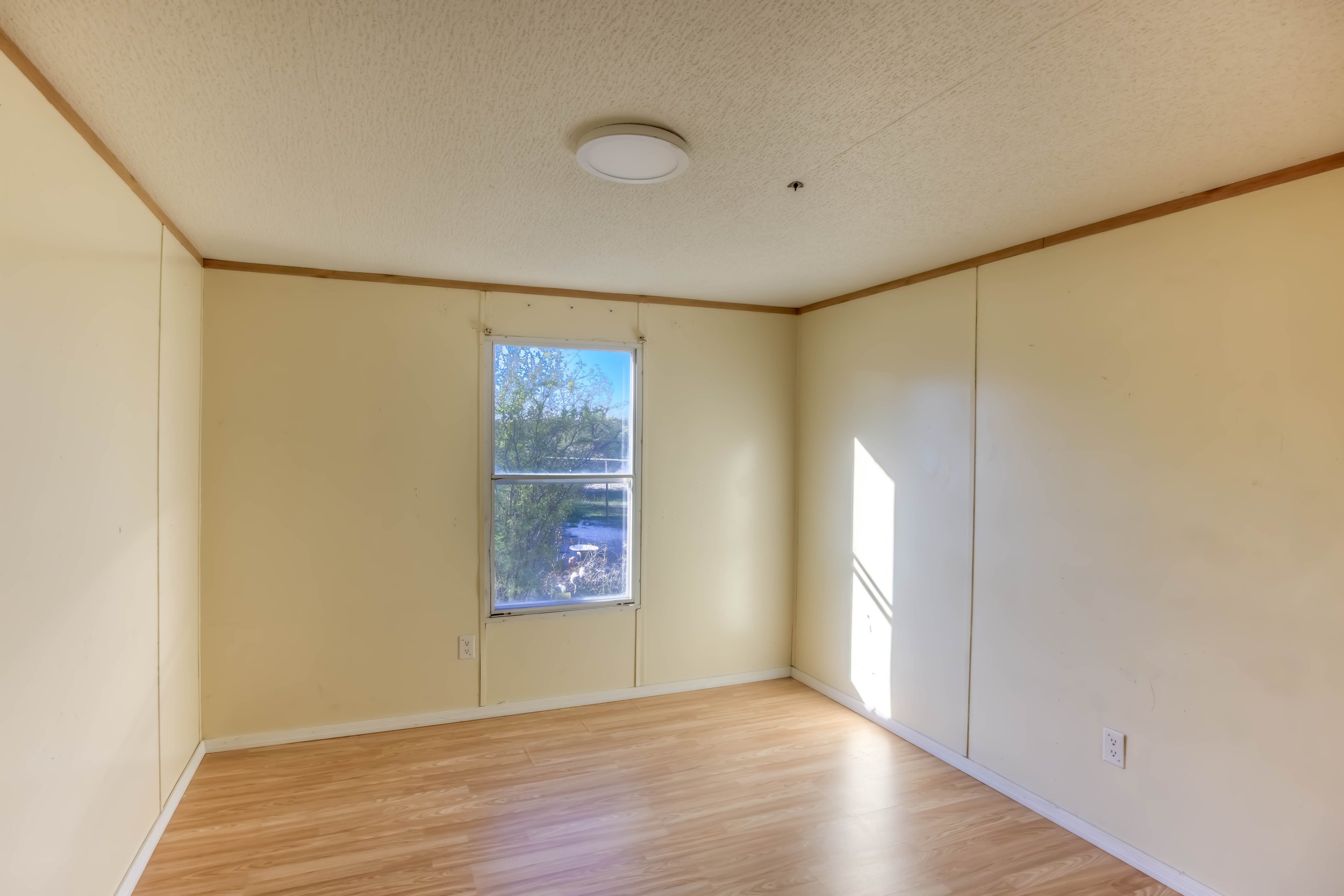 9 Bedroom 1 photo a.jpg