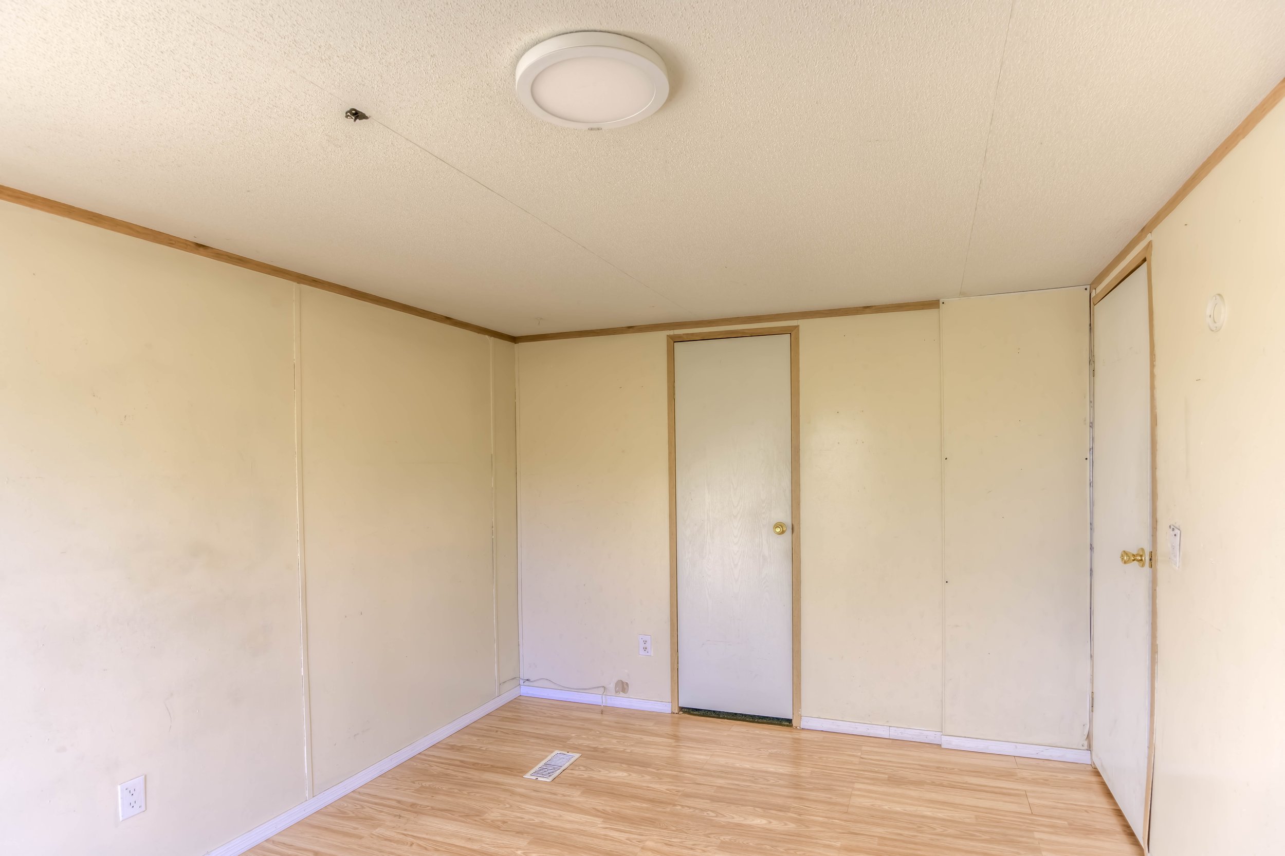 10 Bedroom 1 photo b.jpg